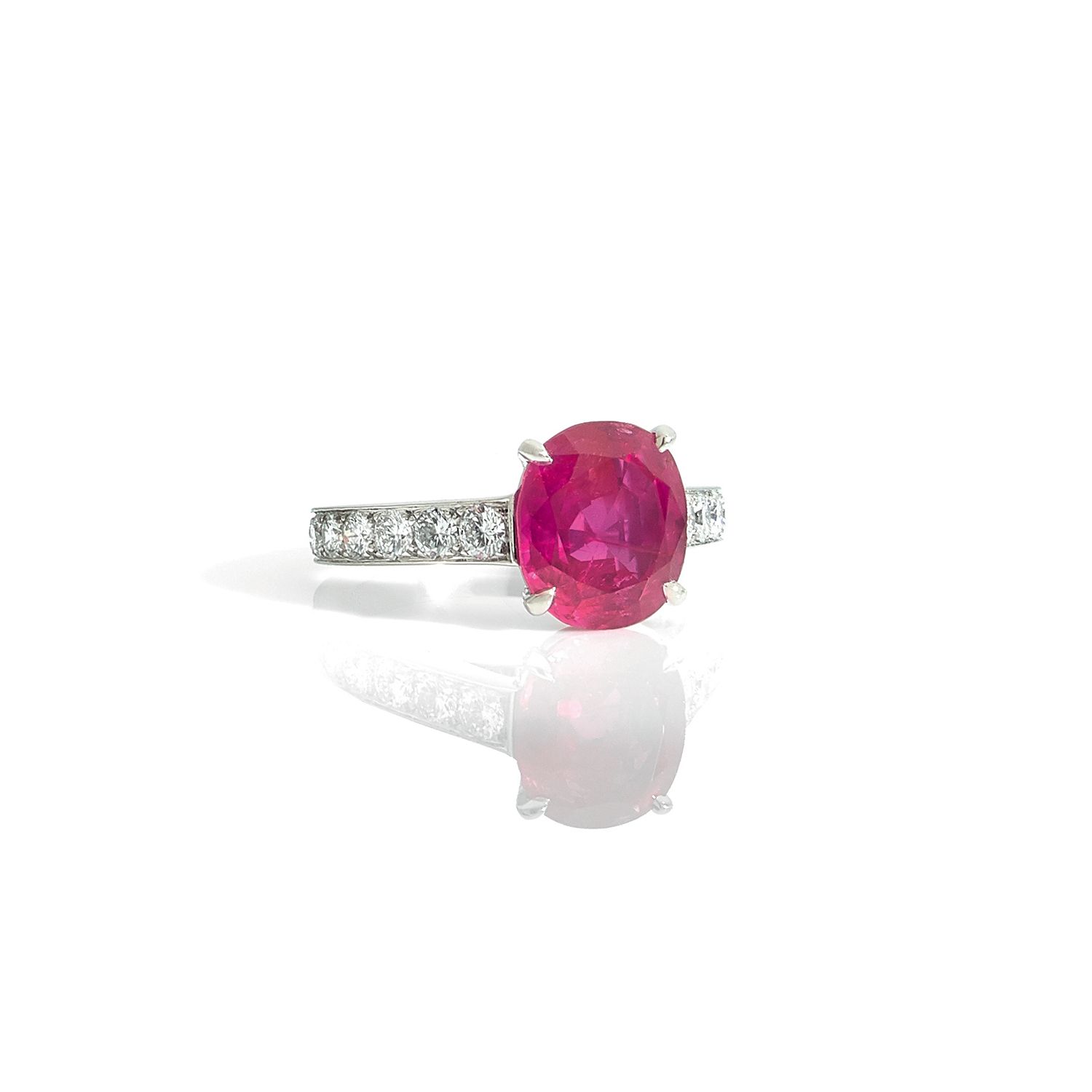 Null Ring adorned with a faceted oval ruby (unheated)

Platinum (850‰) setting, &hellip;