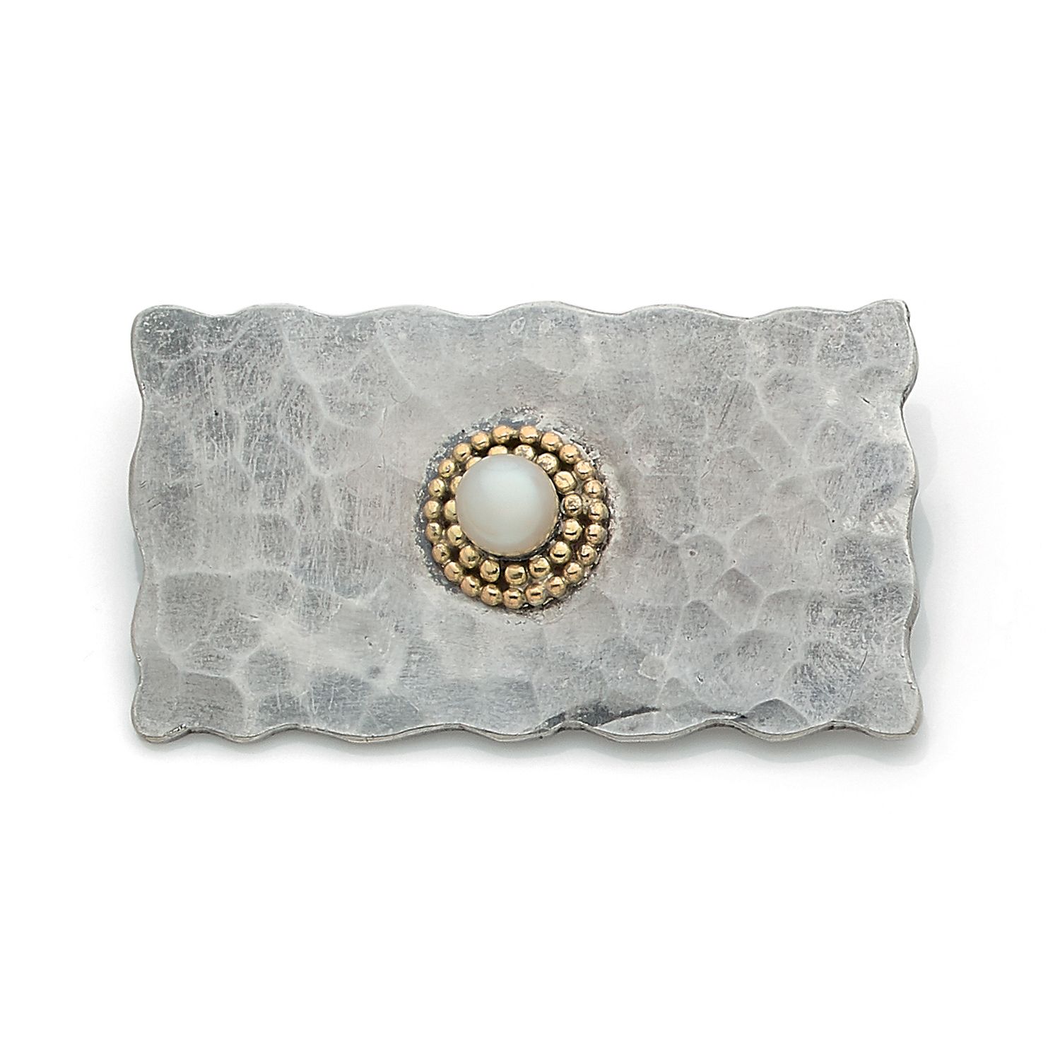 Null 让-德斯普雷斯 (1889-1980)

长方形的锤制银（925‰）胸针，中间是一颗白色养殖珍珠，周围是双层镀金的珍珠。

有签名，有金匠大师的印记。&hellip;