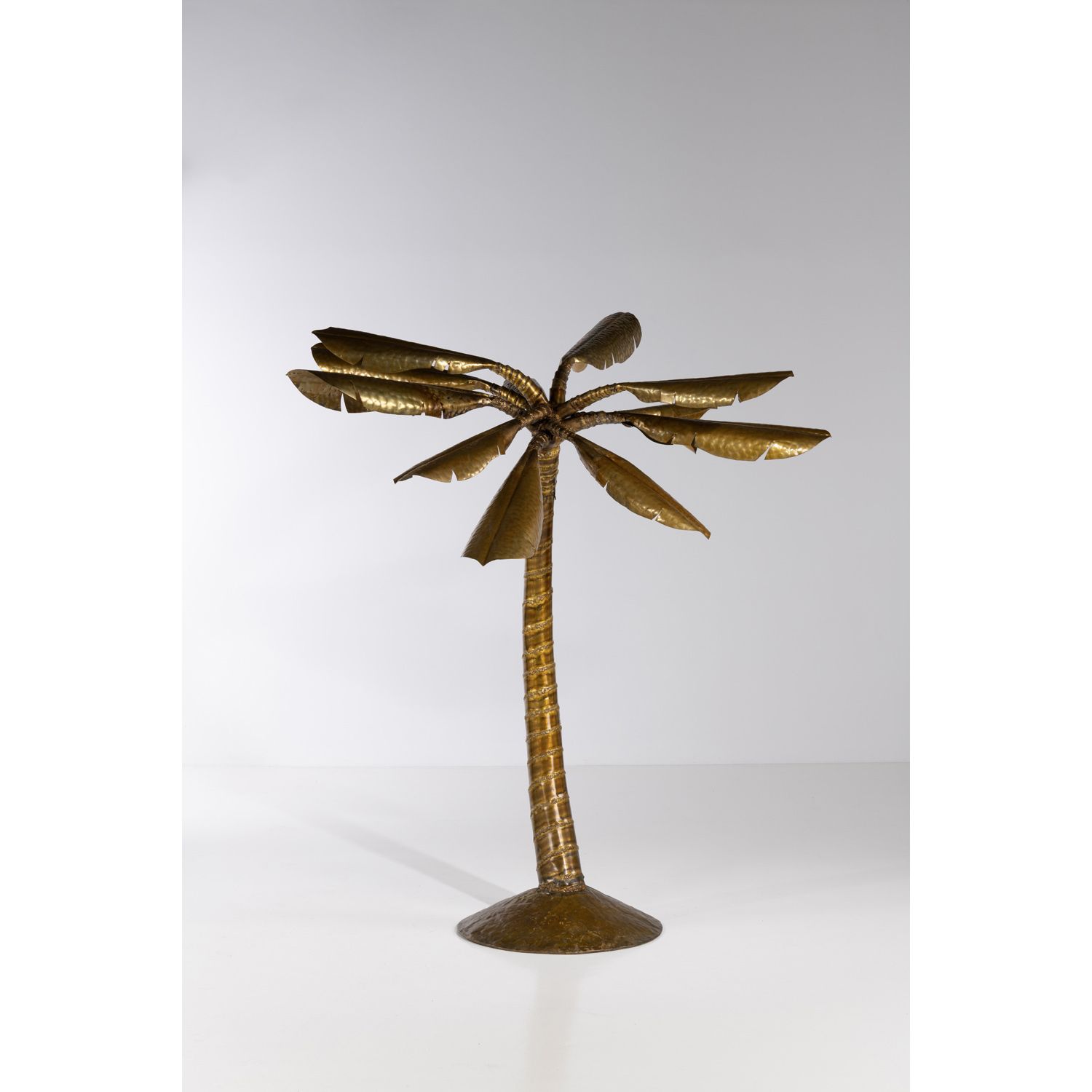 Null 法国作品（第20届）

落地灯

黄铜

创建于1970年代的模型

高220 × 直径185厘米