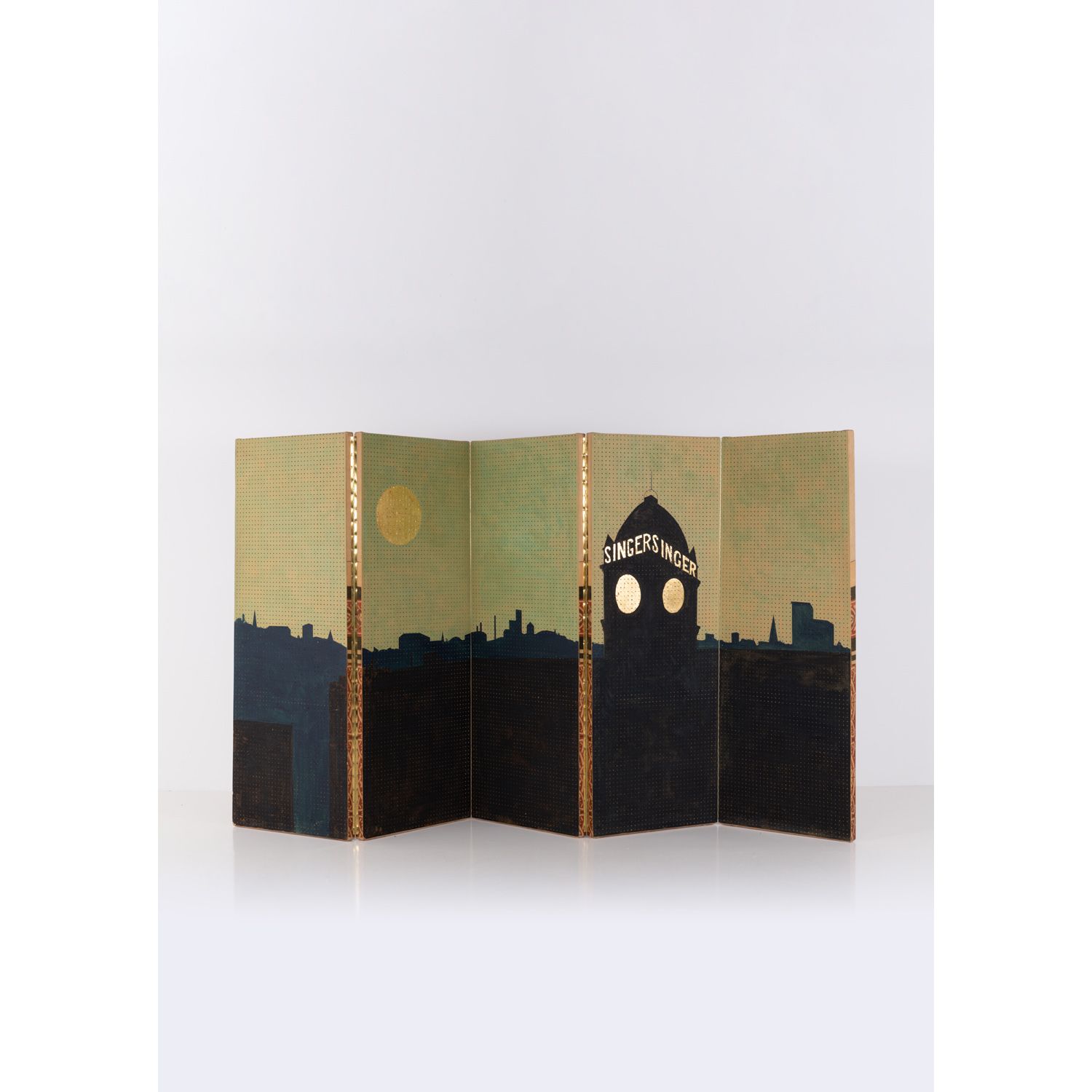 Null 露西-麦肯锡（生于1977年）

克利德班克

五叶屏风

数字印刷在麻布上，油彩和金箔在

刨花板上的金箔

贝卡-利普斯康普工作室

模型创建于2&hellip;