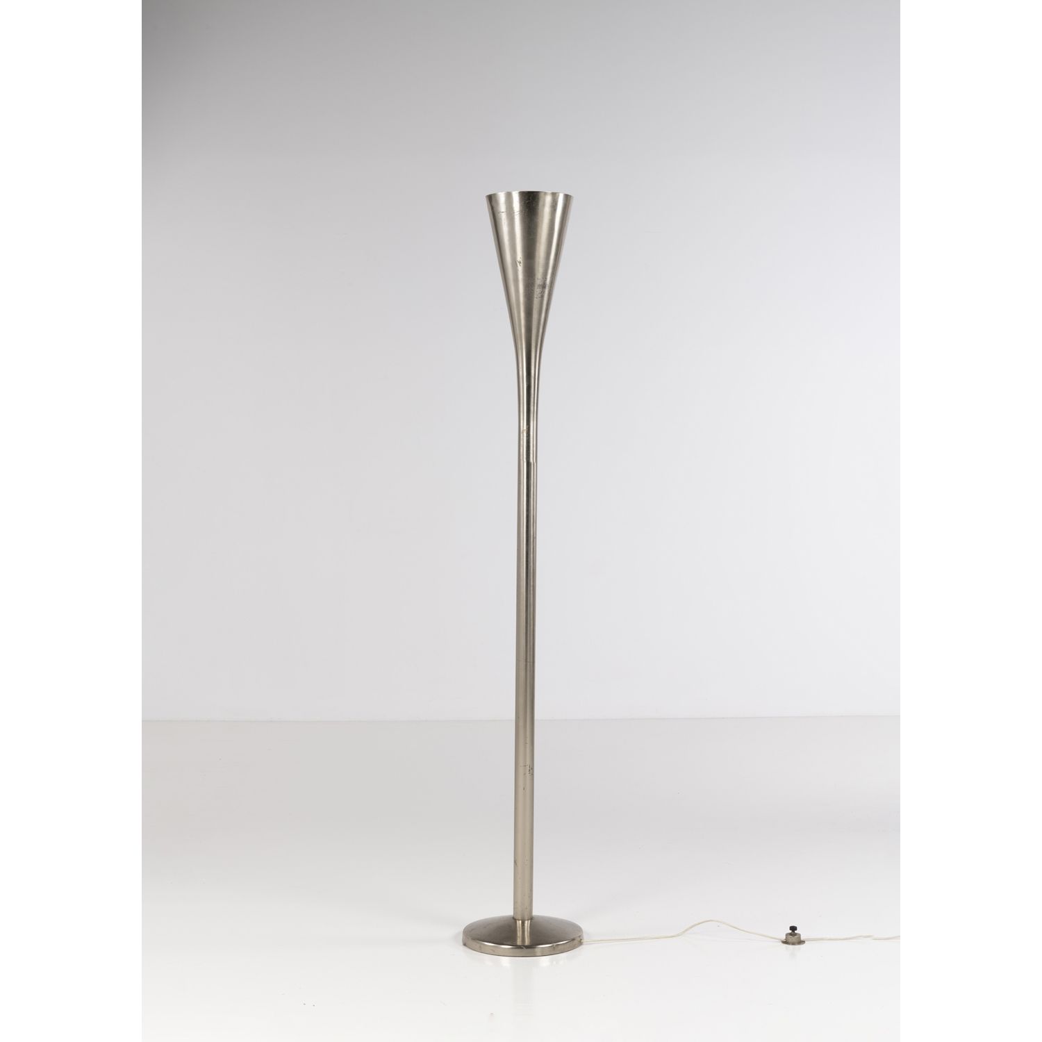 Null Pietro Chiesa (1892-1948)

Floor lamp

Metal

Edited by Luigi Fontana

Mode&hellip;
