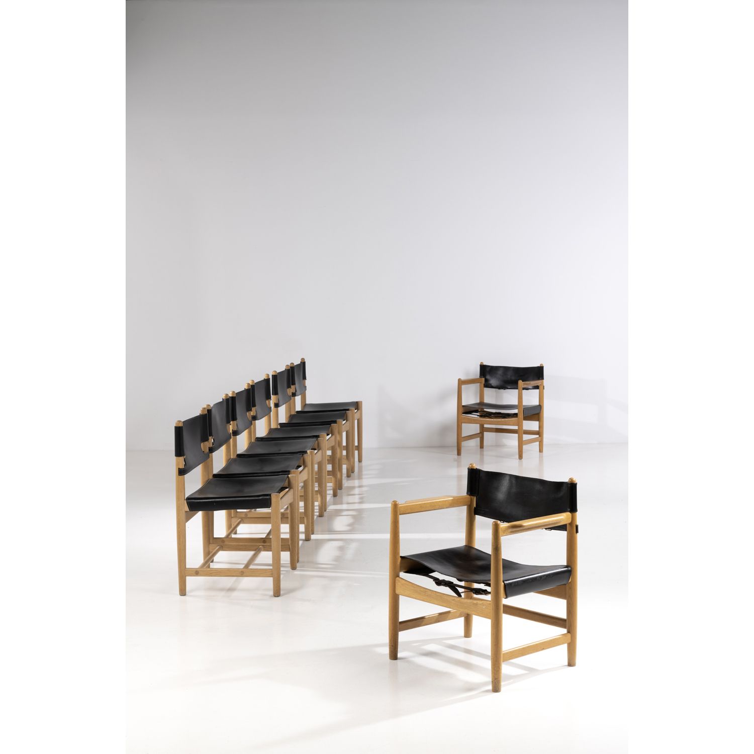 Null Børge Mogensen (1914-1972)

Models n°3238 and n°3237

Set of six chairs and&hellip;