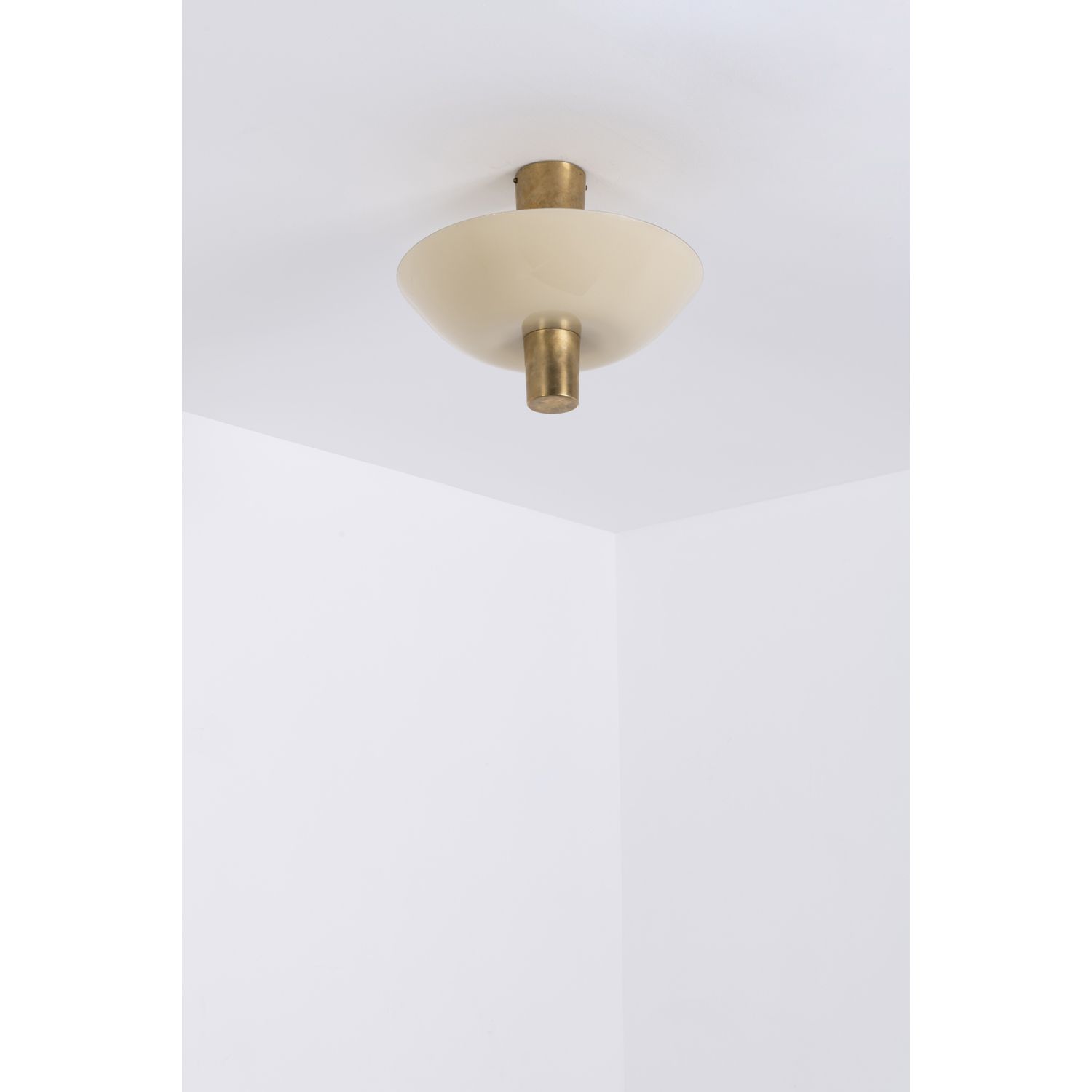 Null Paavo Tynell (1890-1973)

Ceiling lamp

Brass and opaque tinted glass

Edit&hellip;