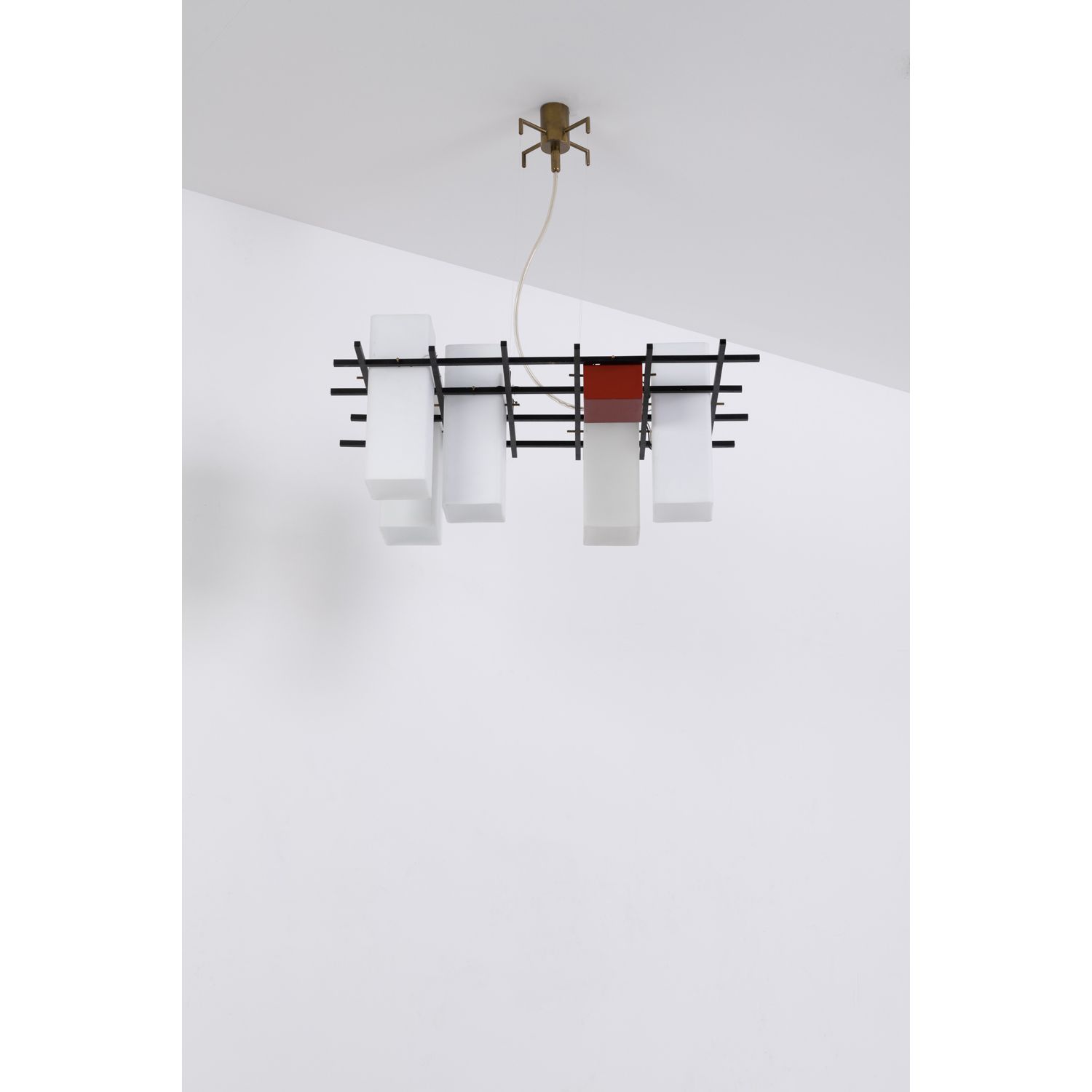 Null 安吉洛-莱利(1915-1987)

悬吊灯

漆面金属、黄铜和不透明玻璃

绘画版

1958年左右创建的模型

高80×宽72×深50厘米

参考&hellip;