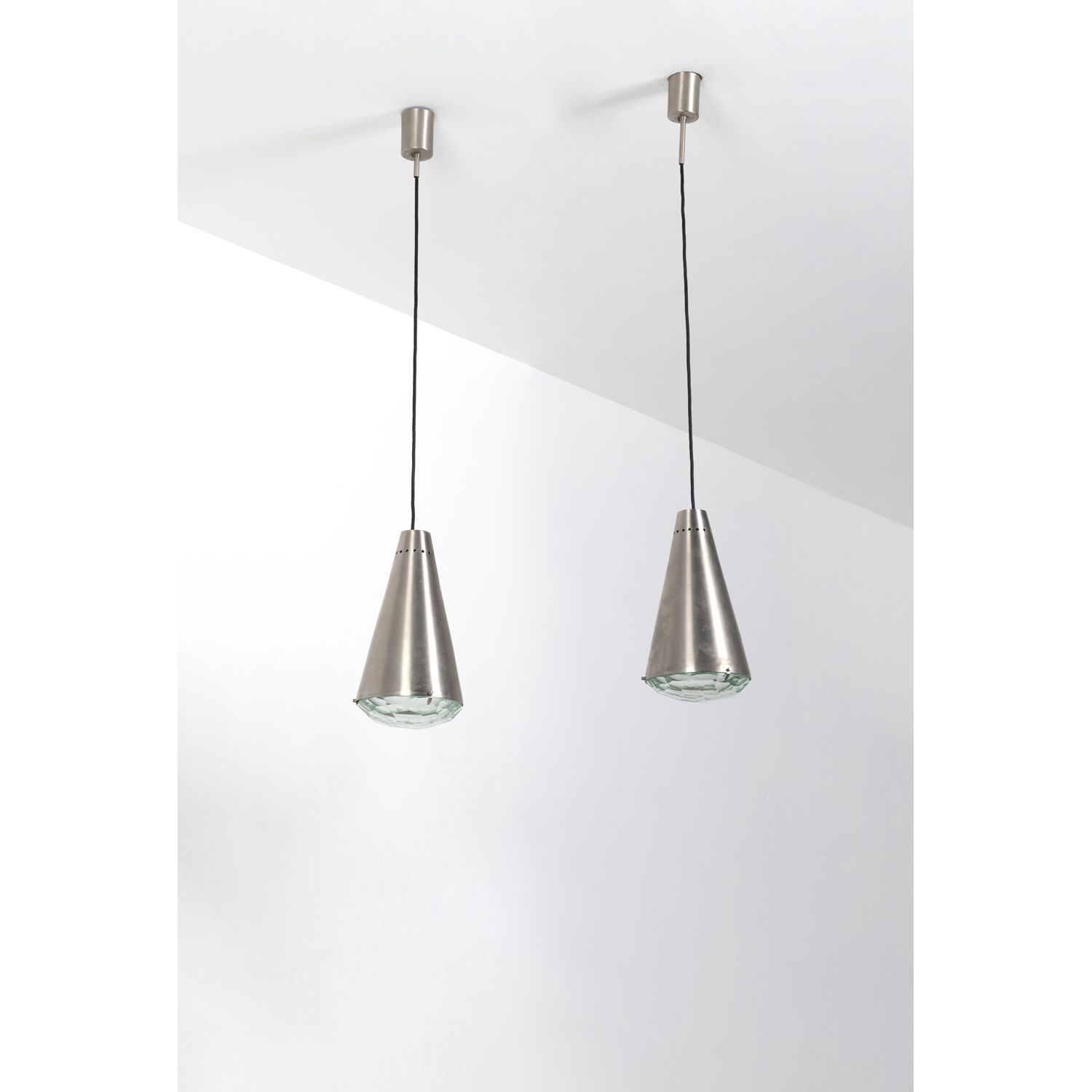 Null Max Ingrand (1908-1969)

Model n° 1995

Pair of suspensions

Oxidized brass&hellip;
