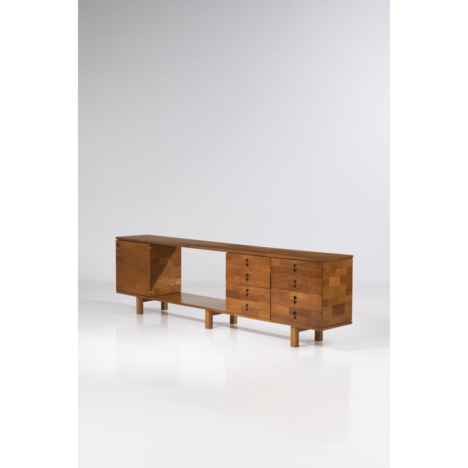 Null ƒ Jorge Zalszupin (1922-2020) 225

Serie Modulados Componivels

Credenza

L&hellip;