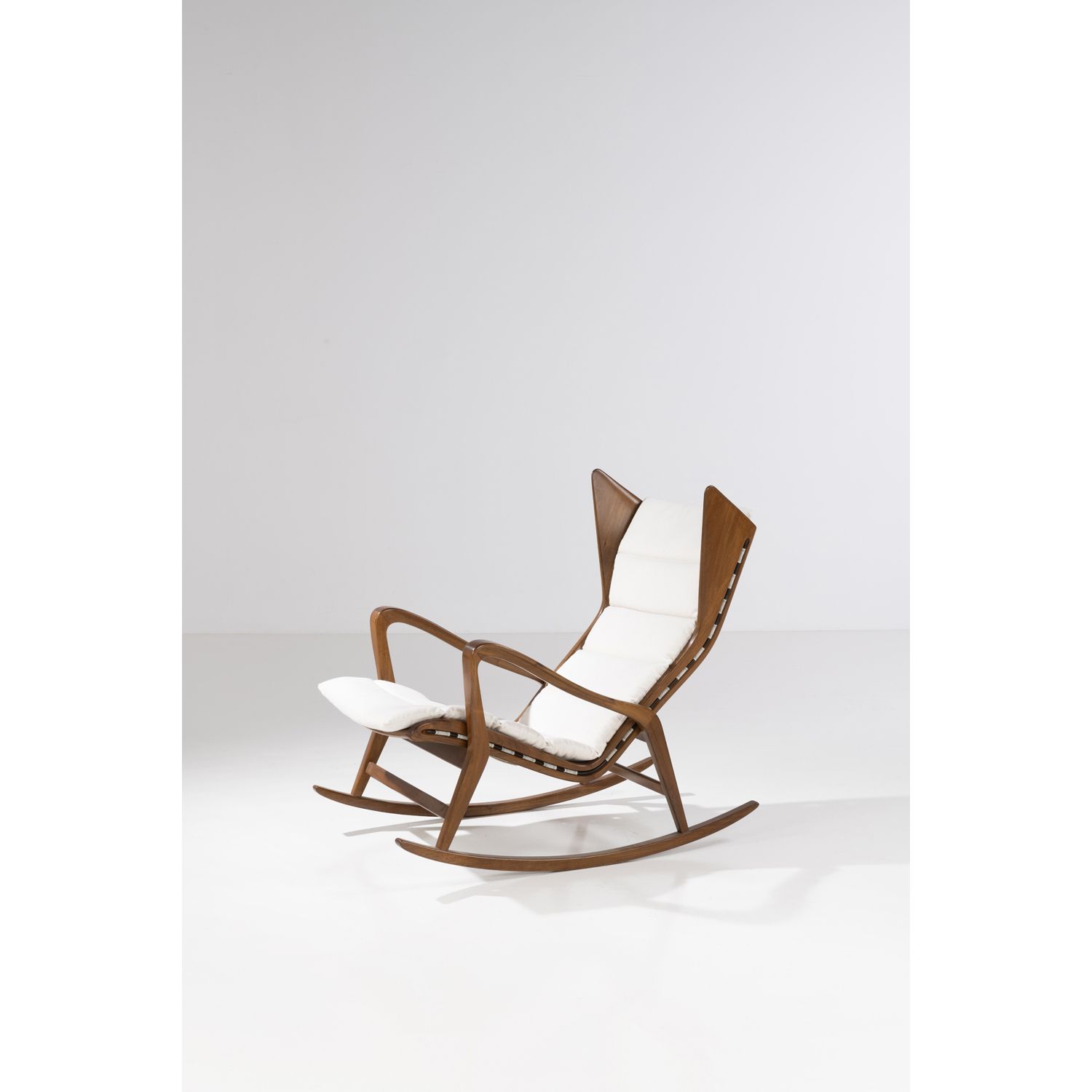 Null 卡西纳技术工作室 (20)

摇椅

榛林和纺织

卡西纳版

创建于1950年代的模型

高94×宽66×深102厘米