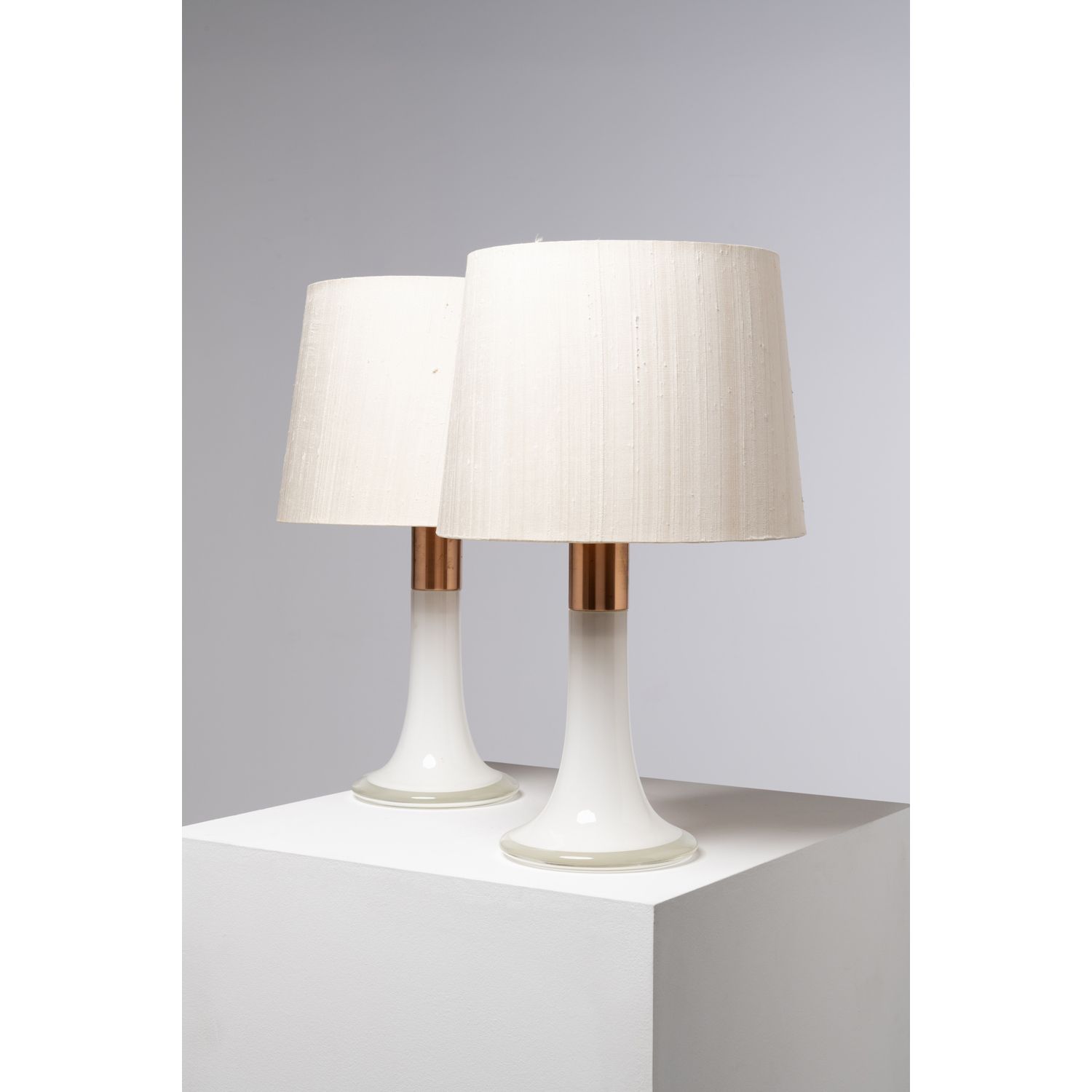 Null Lisa Johansson-Pape (1907-1989)

Model n° 46-017

Pair of table lamps

Opal&hellip;