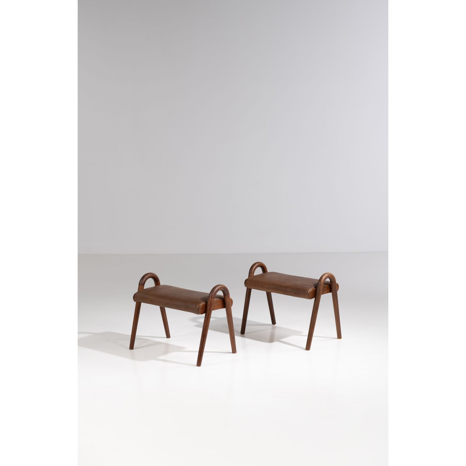 Null Wilhelm Lauritzen (1894-1984)

Pair of stools

Teak and leather

Edited by &hellip;