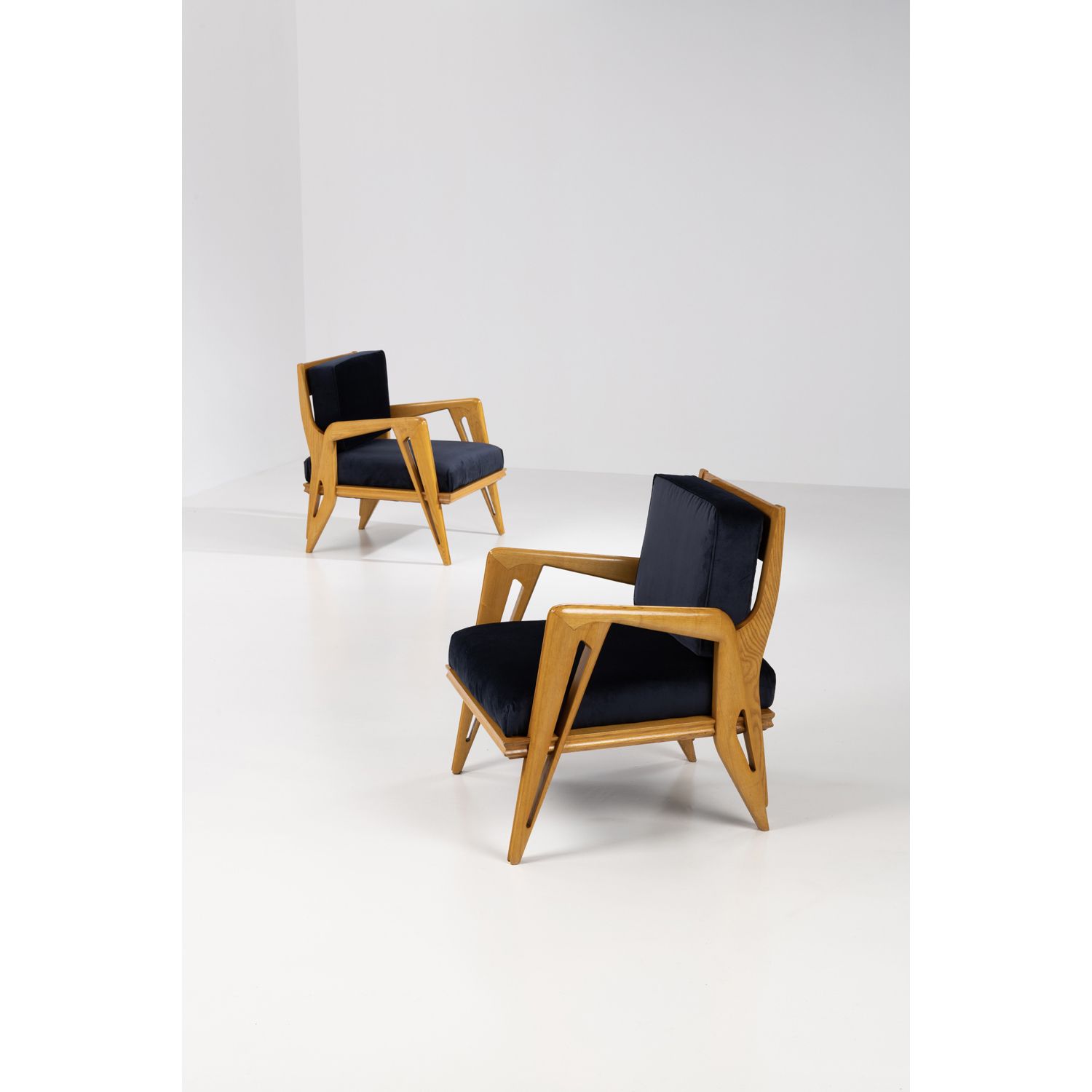 Null 弗朗科-坎波（20岁）

& Carlo Graffi (1925-1985), 归于

一对扶手椅

木材和纺织品

创建于1950年代的模型

高&hellip;