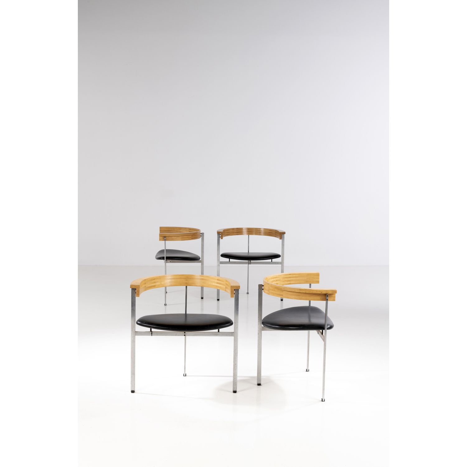Null Poul Kjaerholm (1929-1980)

Modell PK11

Suite aus vier Stühlen

Kunstleder&hellip;