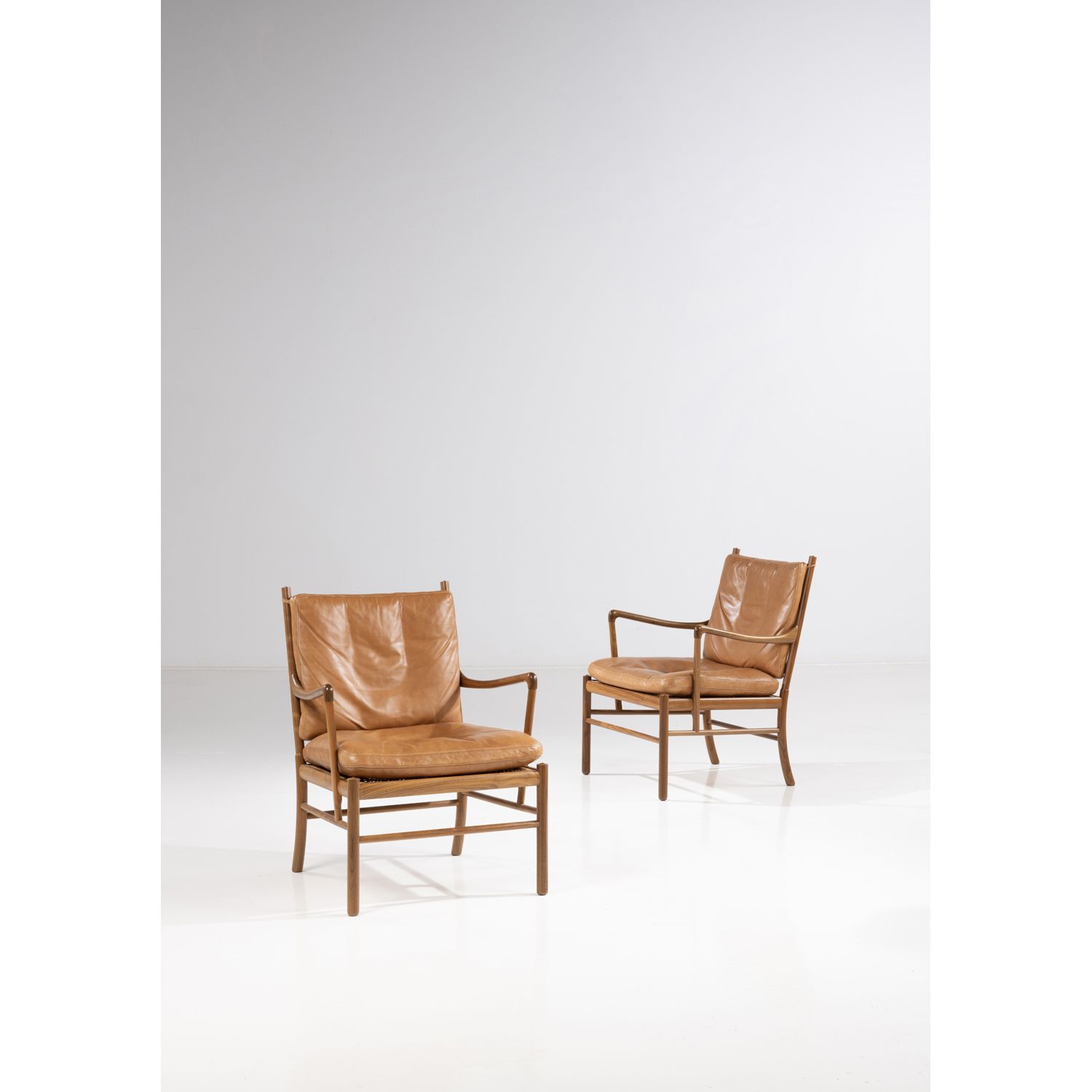 Null Ole Wanscher (1903-1985)

Colonial

Pair of armchairs

Wood and leather

Ed&hellip;