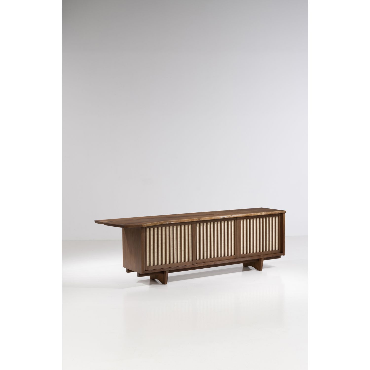 Null George Nakashima (1905-1990)

Credenza

Noce e pandano

Edizione Sakura, Gi&hellip;