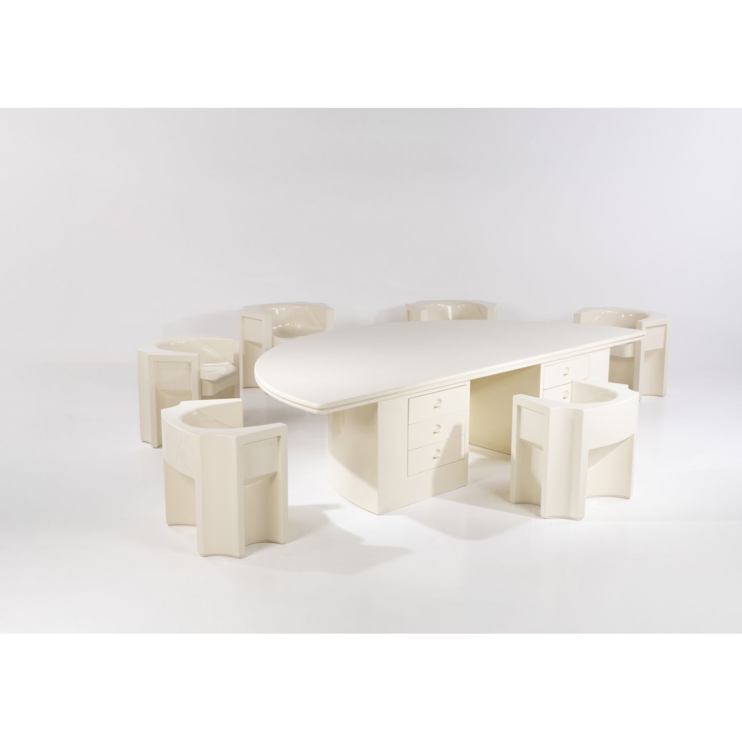 Paolo Santini (1929-2020) Bureau ou table de conférence et six fauteuils - Pièce&hellip;