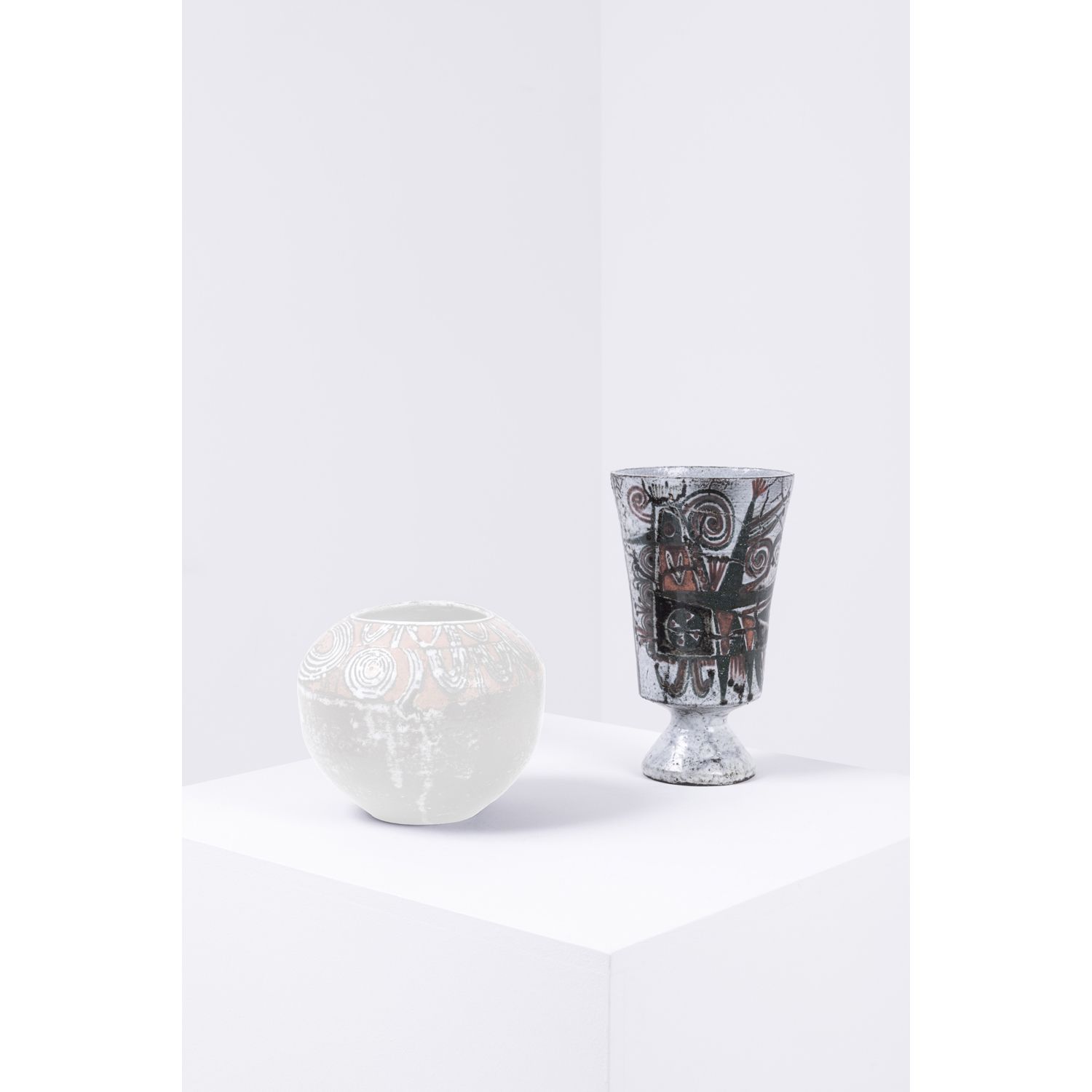 Jean Derval (1925-2010) Vase 让-德瓦尔(1925-2010)

花瓶

釉面陶瓷

1960年左右创建的模型

底座下有签名 "J&hellip;