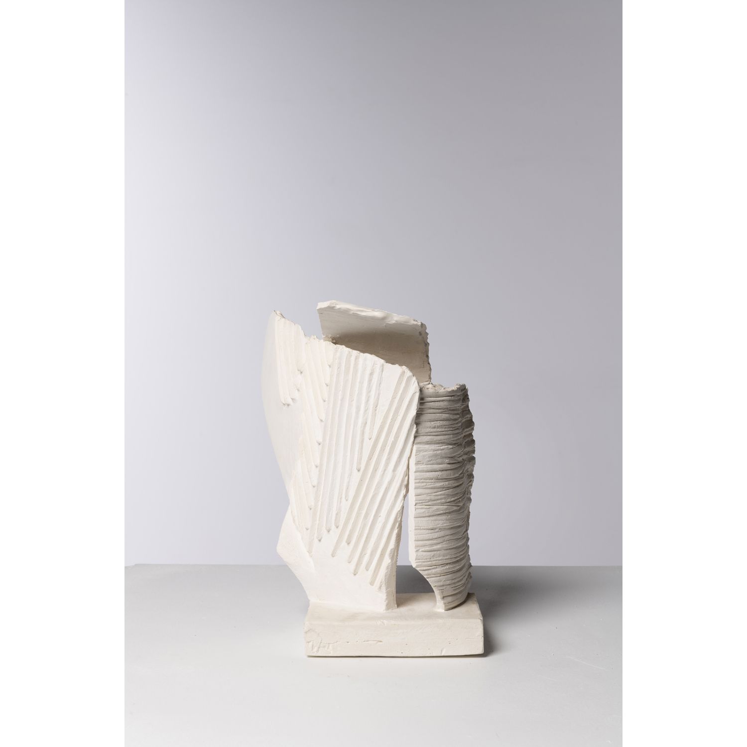 Viviane Hayez (1930-2017) Sculpture 维维安-哈耶兹（1930-2017）

雕塑

石膏

底座下有 "V.Hayez "的&hellip;