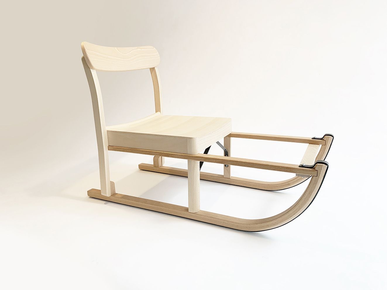 Grégoire de Lafforest 雪橇椅



"Chaise Atelier "是由TAF工作室设计的，它的底座被称为雪橇，指的是椅子底部的两个水平&hellip;