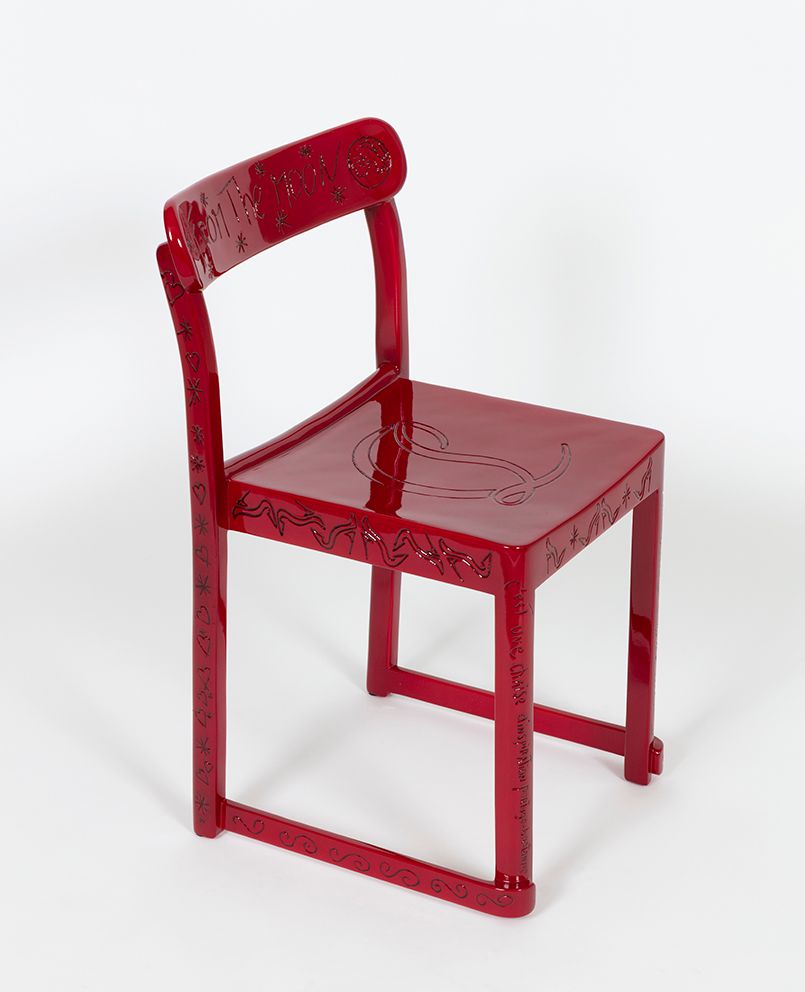 Christian Louboutin 月老派



由TAF二人组设计的Atelier椅子被覆盖在冷陶瓷上，并在质量上进行了雕刻。 



实心榉木和陶瓷

&hellip;
