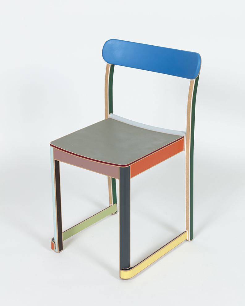 Inga Sempé 解剖学



组成Atelier椅子的每一块都经过了不同的改道和涂抹。为了达到最大的对比度，使用了两种绘画技术：一些元素的面部被彩色的固体&hellip;