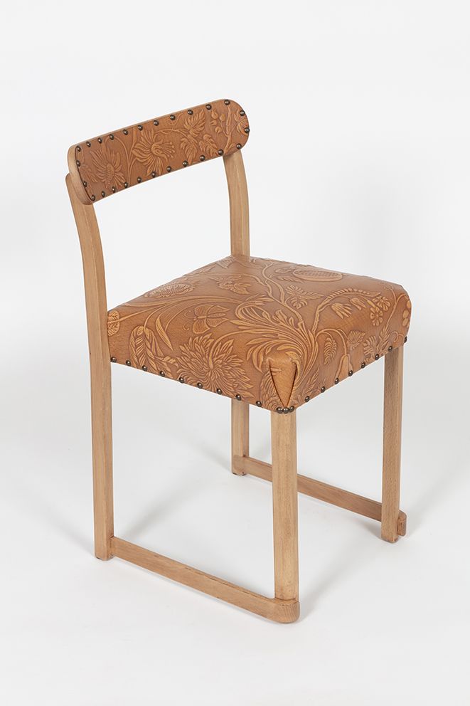 Chady Najem Córdoba



Esta silla escandinava, pura y funcional, sucumbe a un to&hellip;