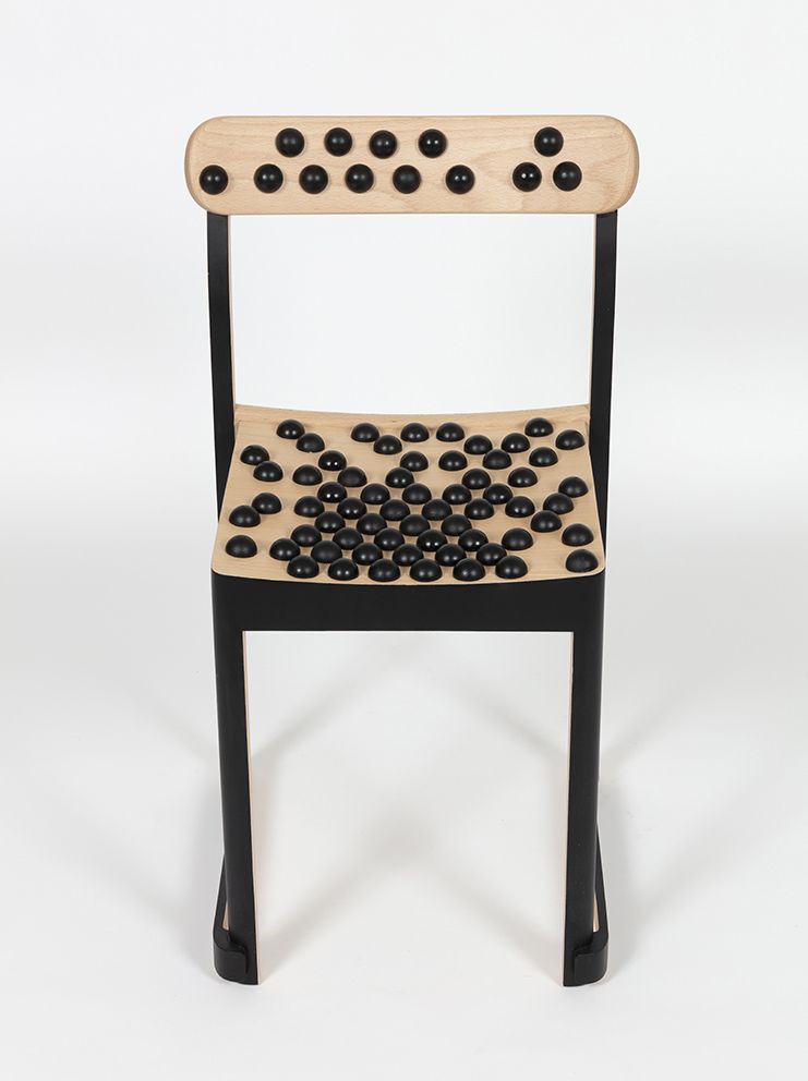 Constance Guisset Mochi & Moshi 



La chaise Atelier mute pour se parer d’u&hellip;