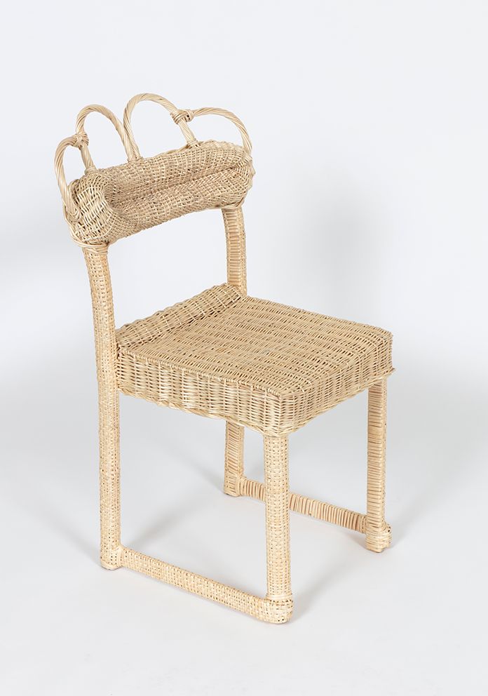 Margaux Keller パイア



Paià椅以传统的柳条裙装为装饰，重新设计了手柄，使其具有真正的个性。由法国北部的柳条生产商Adeline制作的柳条&hellip;