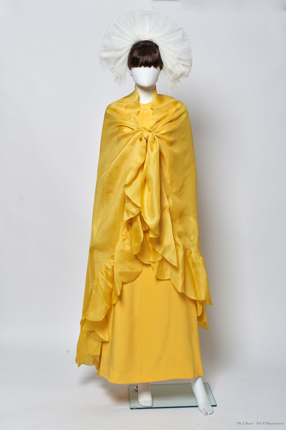 VALENTINO COUTURE - Printemps-été 1968 ROBE DU SOIR en crêpe de soie jaune citro&hellip;