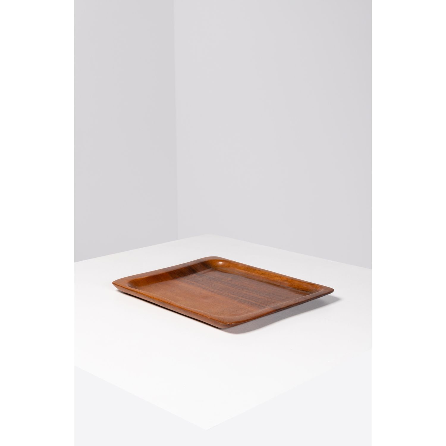 Alexandre Noll (1890-1970) Plateau Alexandre Noll (1890-1970)
Plate
Walnut
Incis&hellip;