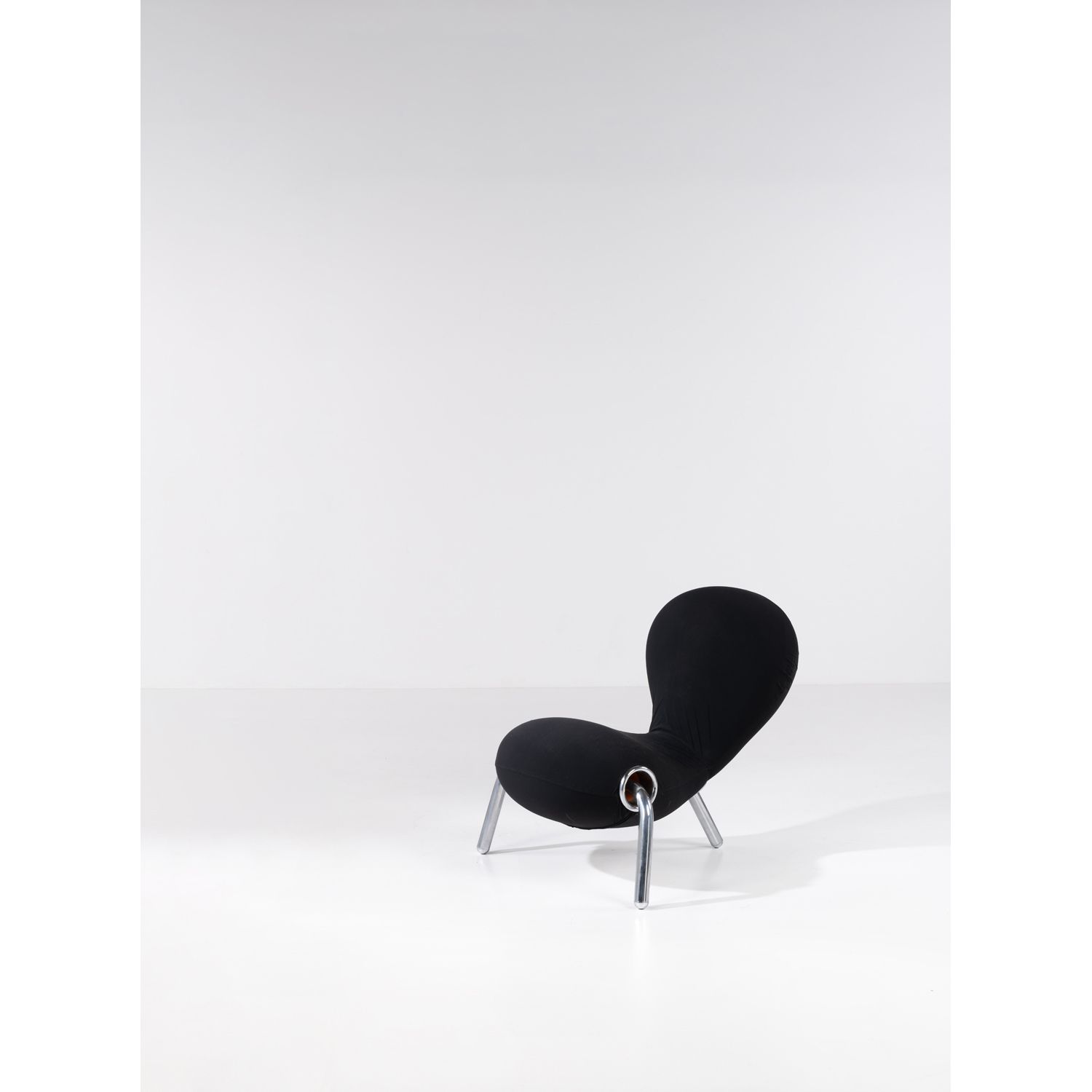 Marc Newson (né en 1963) Embryo chair 马克-纽森（生于1963年）
胚胎椅
扶手椅
镀铬钢，泡沫和织物
卡佩里尼版
模型创&hellip;