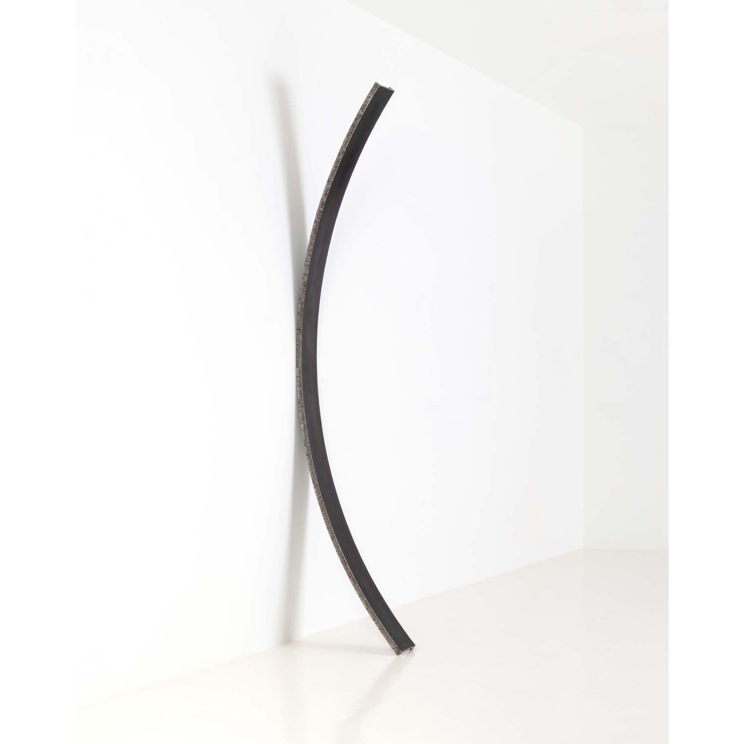Null 贝尔纳-维内特（生于 1941 年）
弧形，2021 年
光雕塑
氧切割和上蜡钢
下部有签名和日期 "B.VENET 2021
230 × 11 × &hellip;