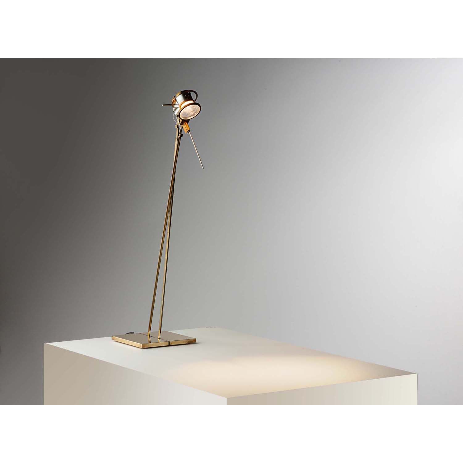 Null Ingo Maurer (1932-2019)
Lampe modèle 'Hot.Hot'
Métal et verre
Modèle créé e&hellip;