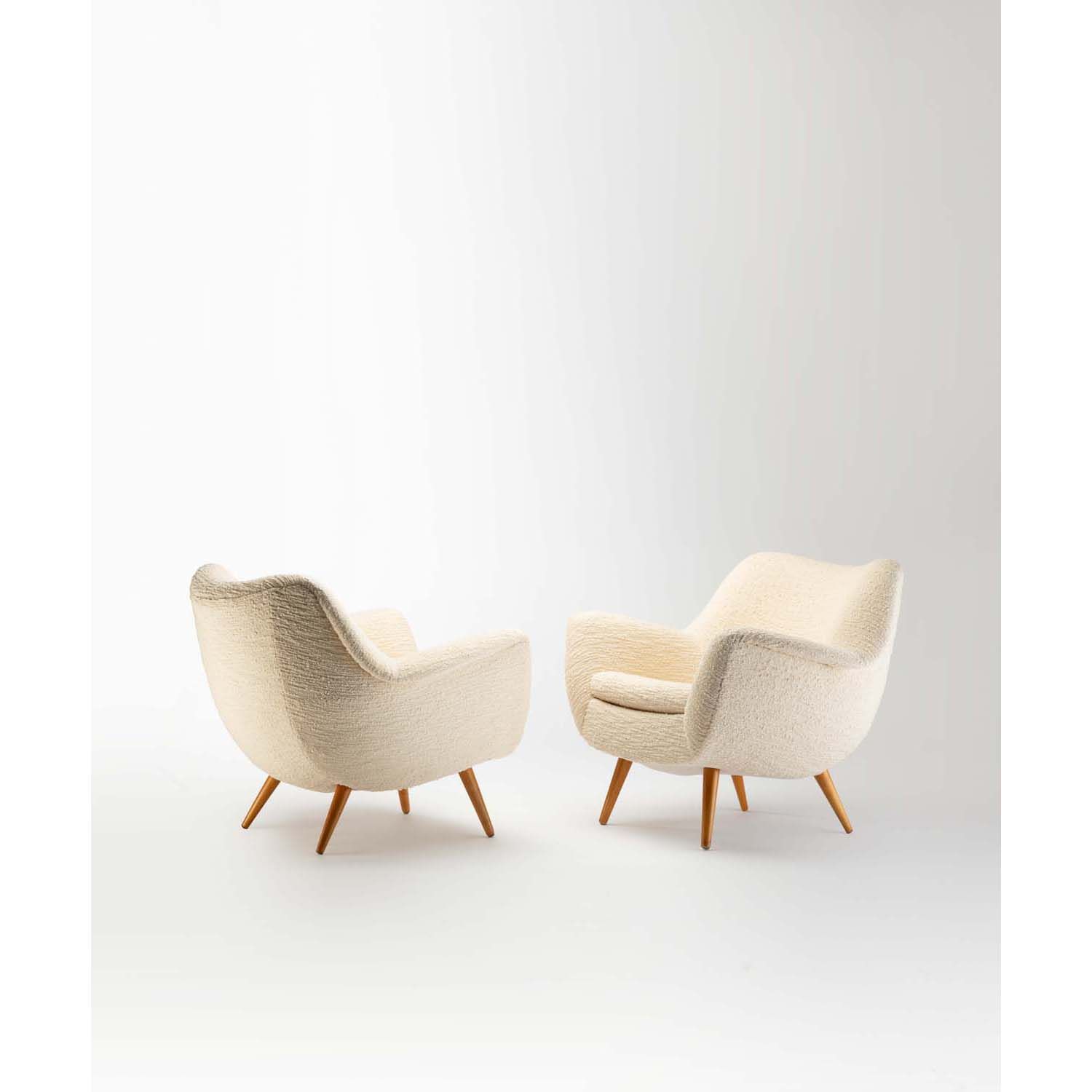 Null Lawrence Peabody (1924-2002)
Pair of armchairs
Walnut and fabric
Edited by &hellip;