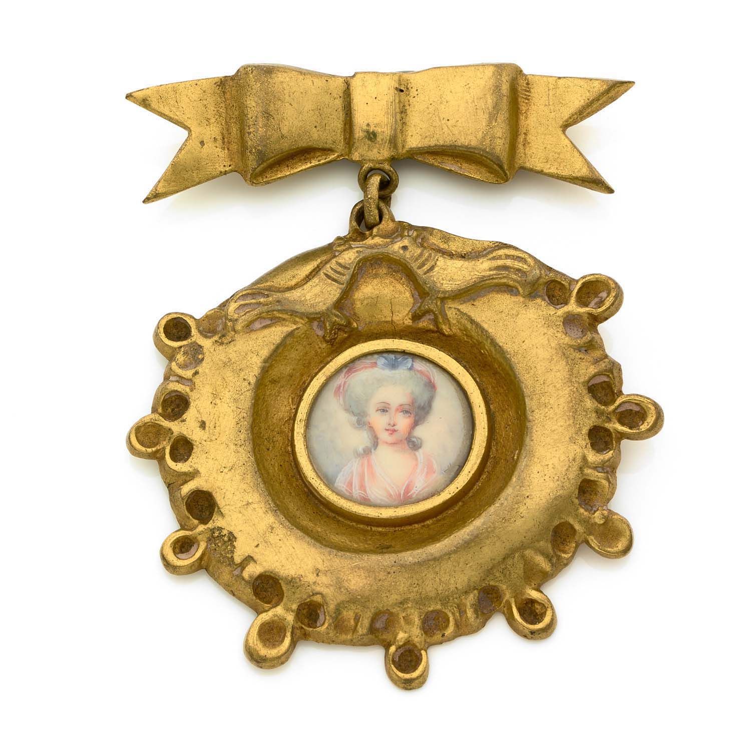 Null Line VAUTRIN (1913-1997)
Gilded bronze brooch/pendant holding an 18th-centu&hellip;