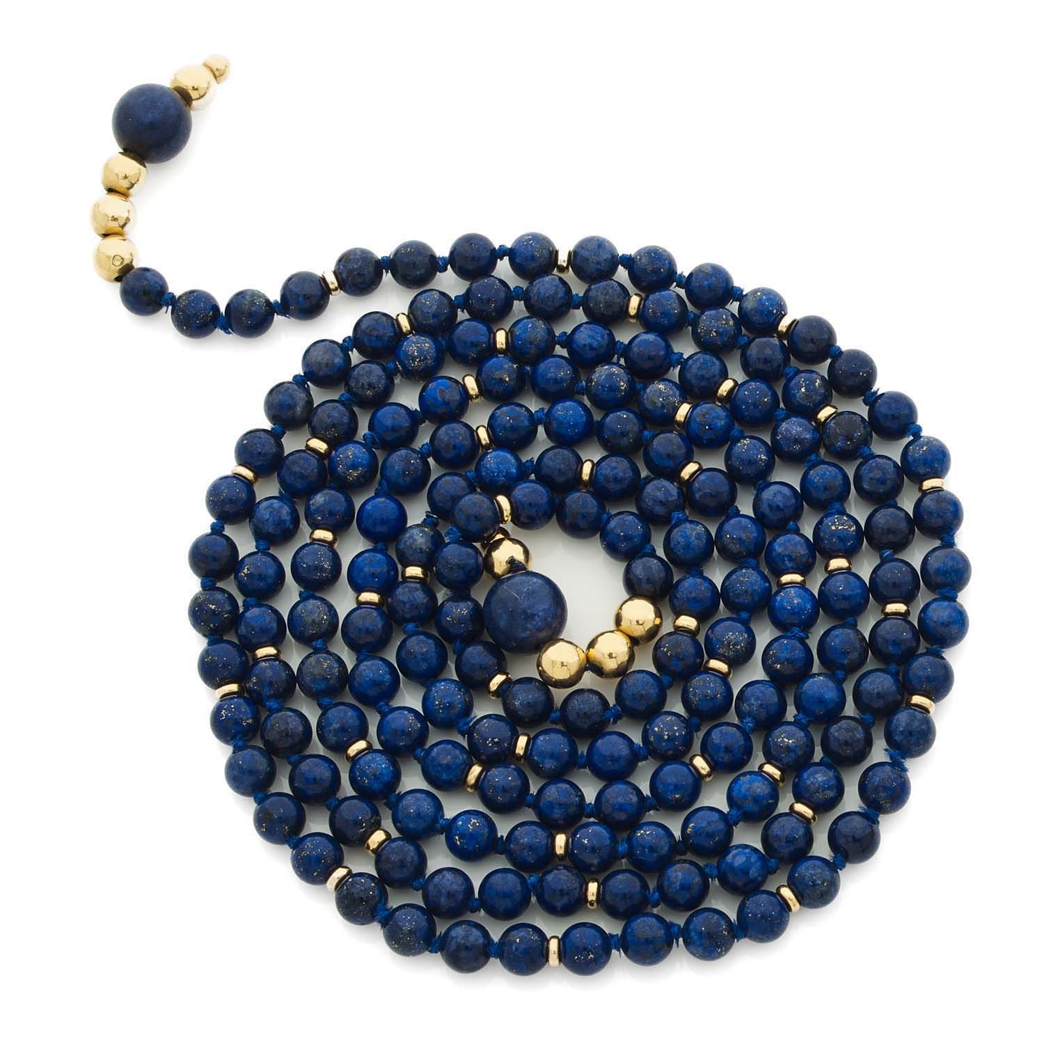 Null Long sautoir à nouer constitué de boules de lapis-lazuli rehaussé de virole&hellip;