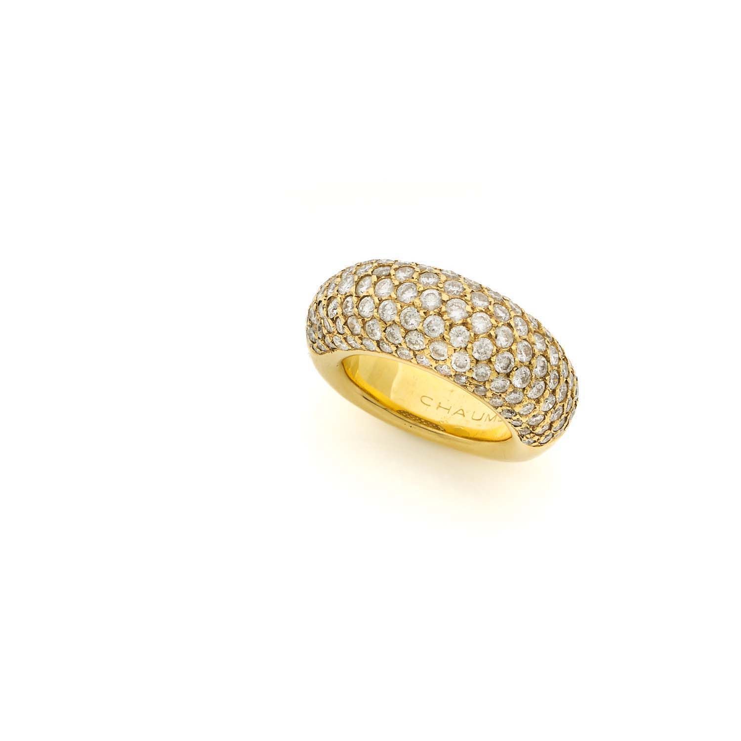 Null CHAUMET
Modèle "Pneu"
Bague en or jaune 18k (750‰) pavée de diamants ronds &hellip;