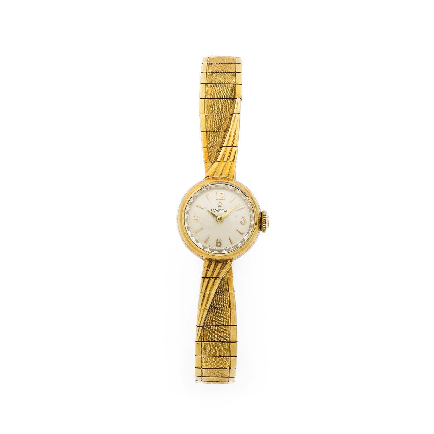 Null OMEGA (attribué à)
No. 30615
Montre bracelet de dame en or jaune 18k (750)
&hellip;