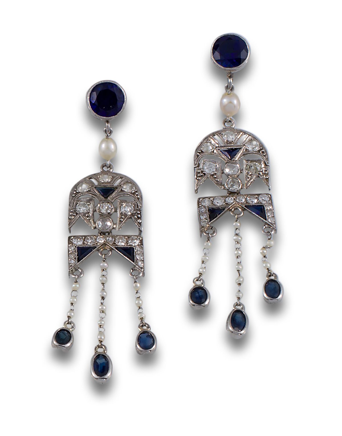 PLATINUM LONG EARRINGS SYNTHETIC SAPPHIRES 长形装饰艺术铂金耳环，镶有钻石和蓝宝石，合成和珍珠。. .