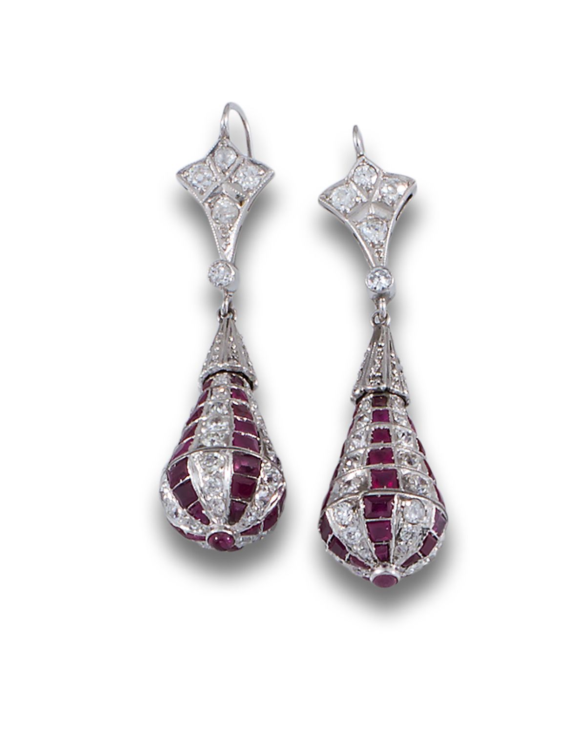 DECO EARRINGS PLATINUM GOLD DIAMONDS RUBIES Lungo platino Art Deco, diamanti tag&hellip;
