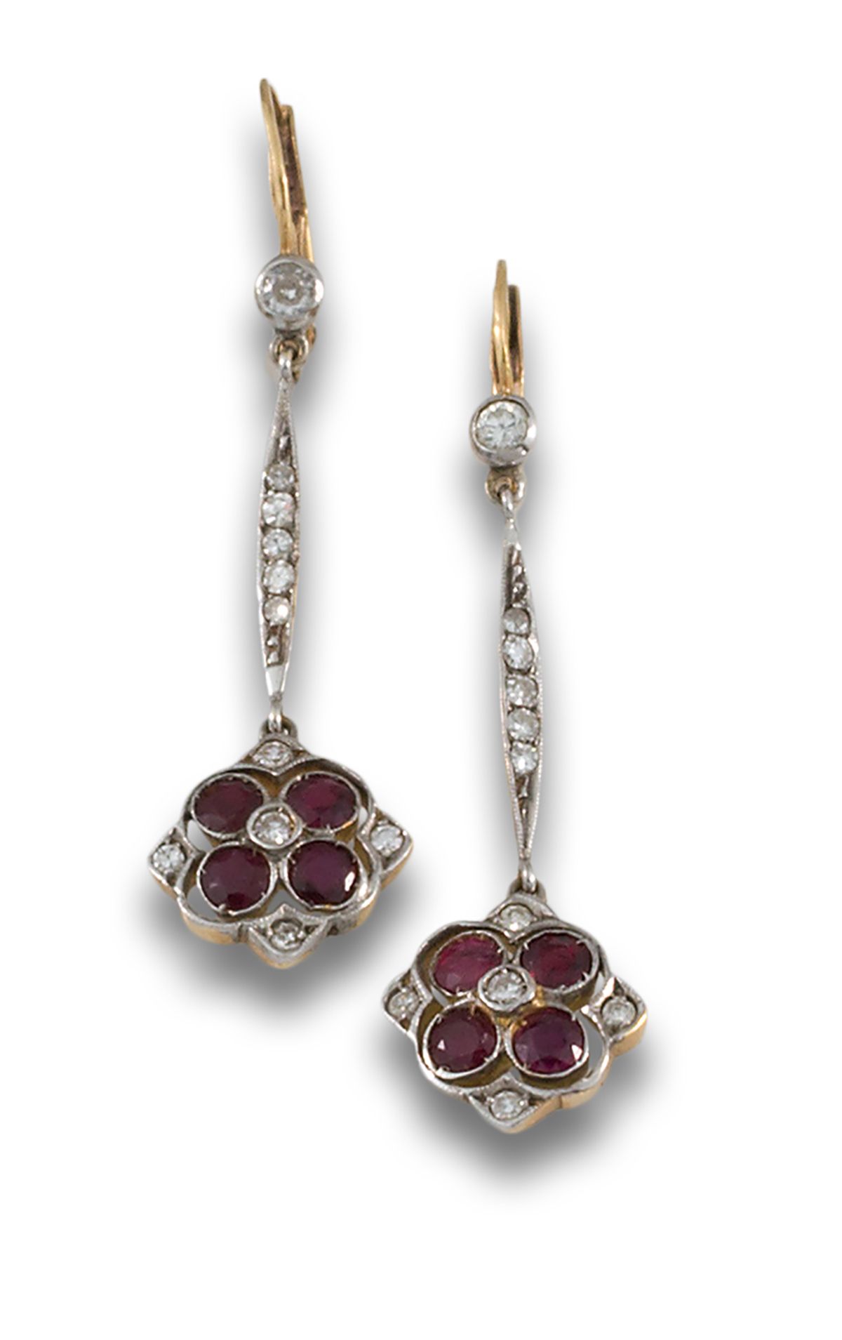 PENDIENTES DECO PLATINO DIAMANTES RUBIES 20年代的长耳环，18K黄金和铂金镶嵌单颗切割钻石和明亮式切割红宝石玫瑰。.