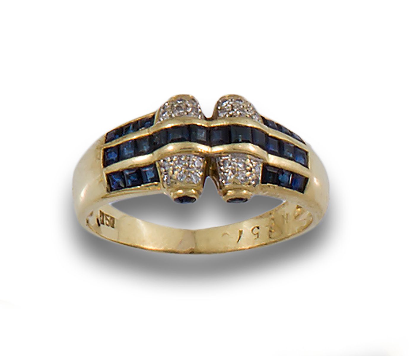 GOLD RING WITH DIAMONDS AND SAPPHIRES 镶嵌明亮式切割钻石和卡莱式切割蓝宝石的18K黄金戒指。.