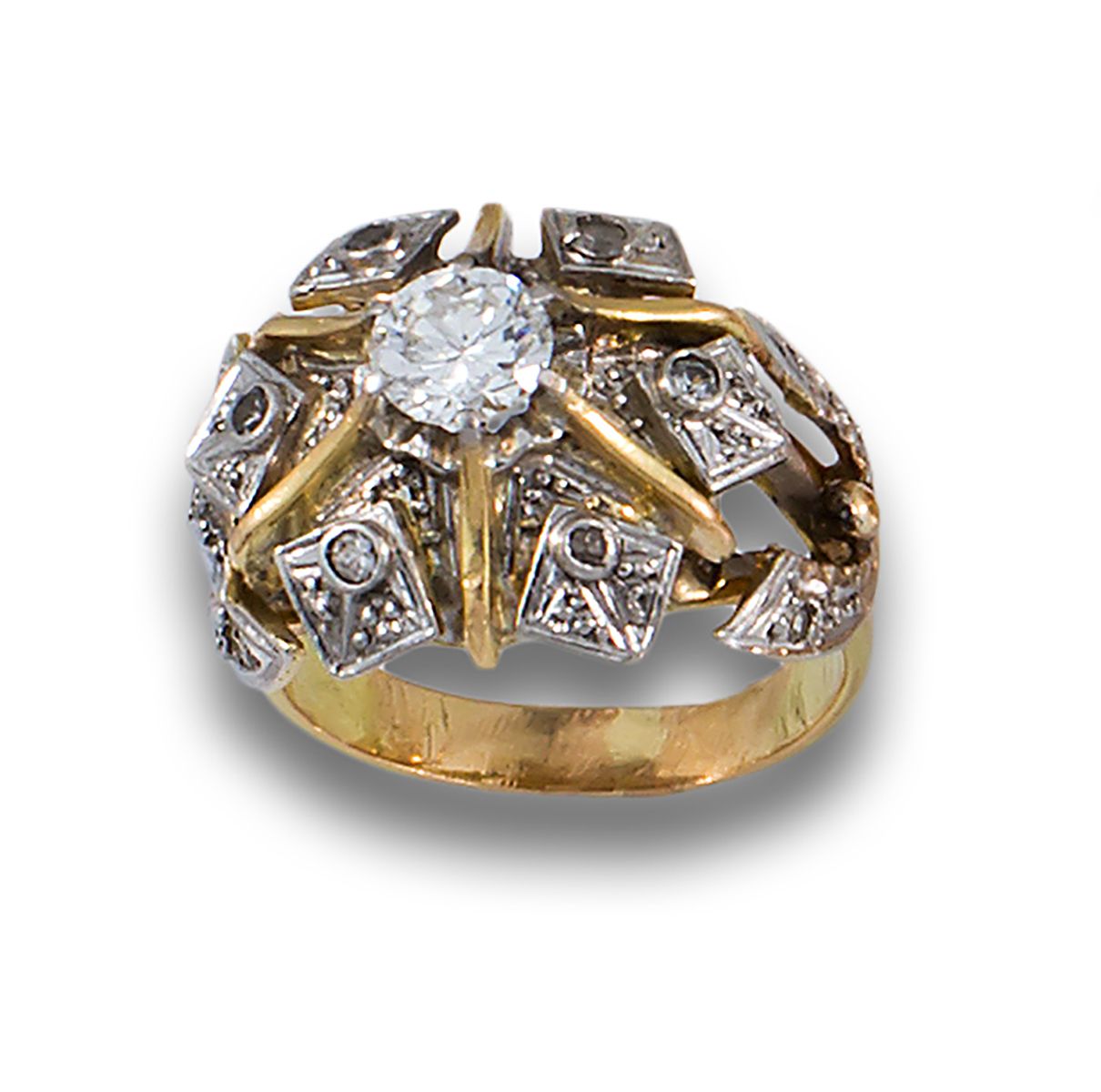 239 GOLD DIAMOND RING 18K黄金和白金戒指，中央镶有明亮式切割钻石，估计重量为0.70克拉，估计颜色等级为J，纯度为SI1，花瓣镶有钻石，&hellip;