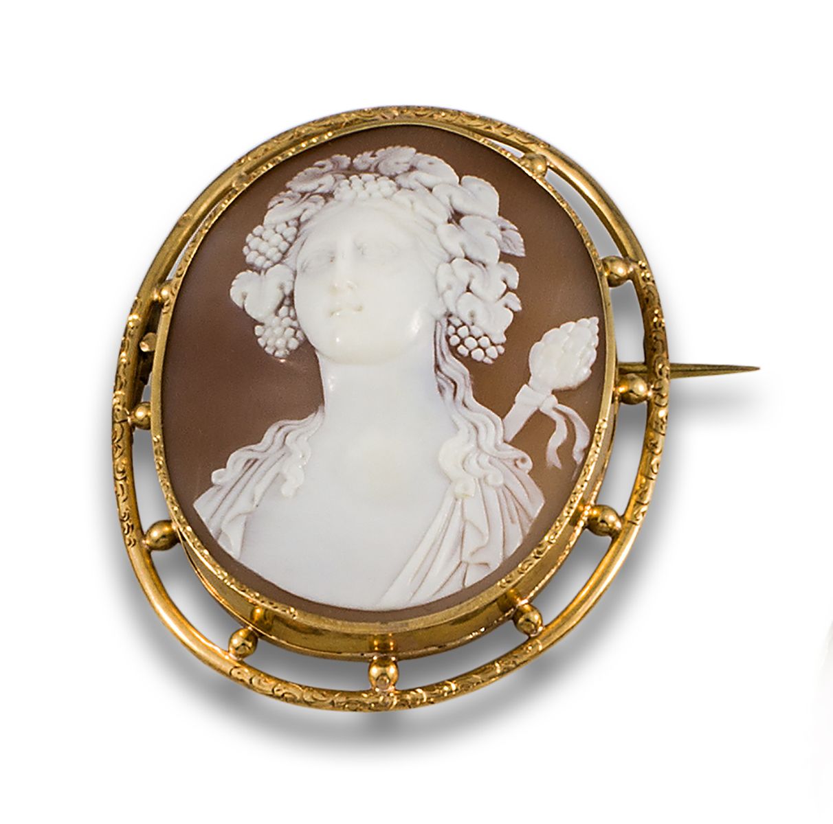 CAMEO BROOCH W.G. 浮雕胸针，18K黄金，19世纪双色玛瑙，法国印记。