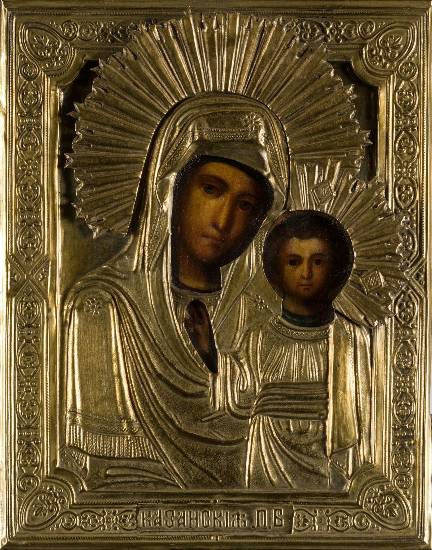 RUSSIAN SCHOOL (XIX-XX C / .) "Virgin and Child" .Temper and gilded metal.23 x 1&hellip;