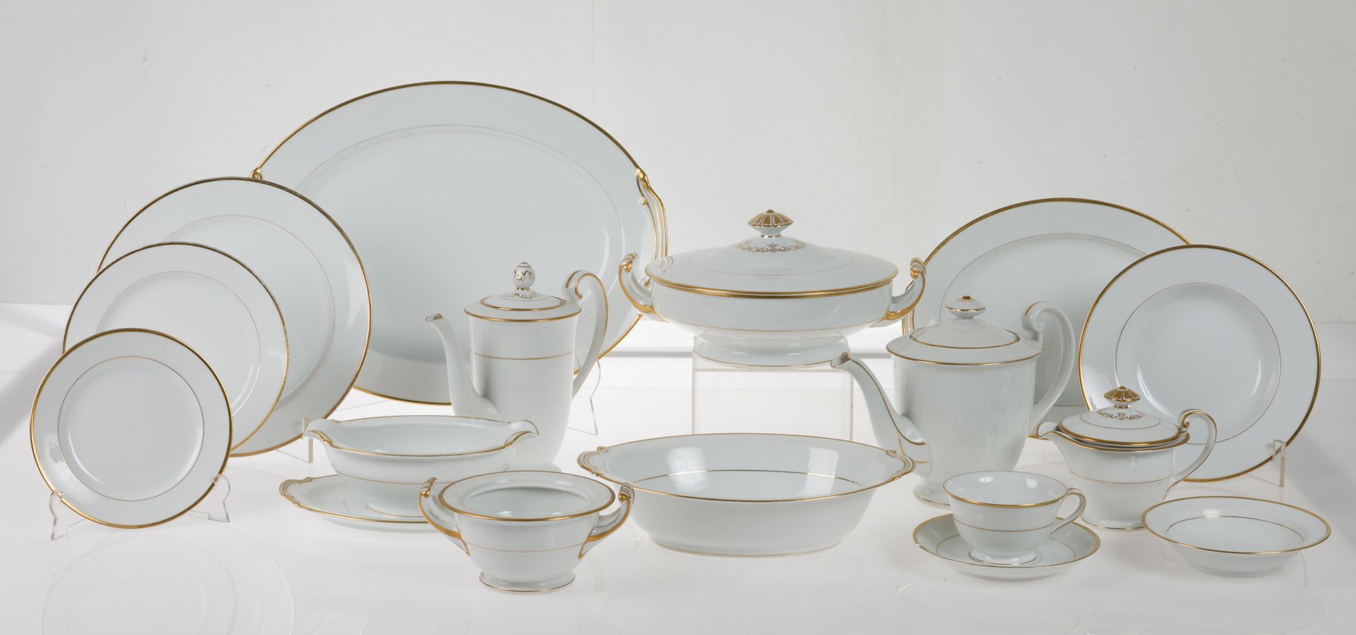 White porcelain and gold-edged porcelain tableware Noritake Japan mid 20th c. Wh&hellip;