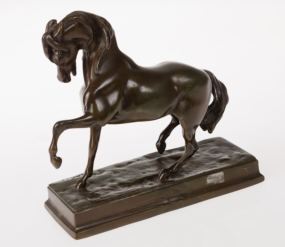 Bronze horse Patinated bronze horse after a model by Antoine-Louis Barye. Signed&hellip;