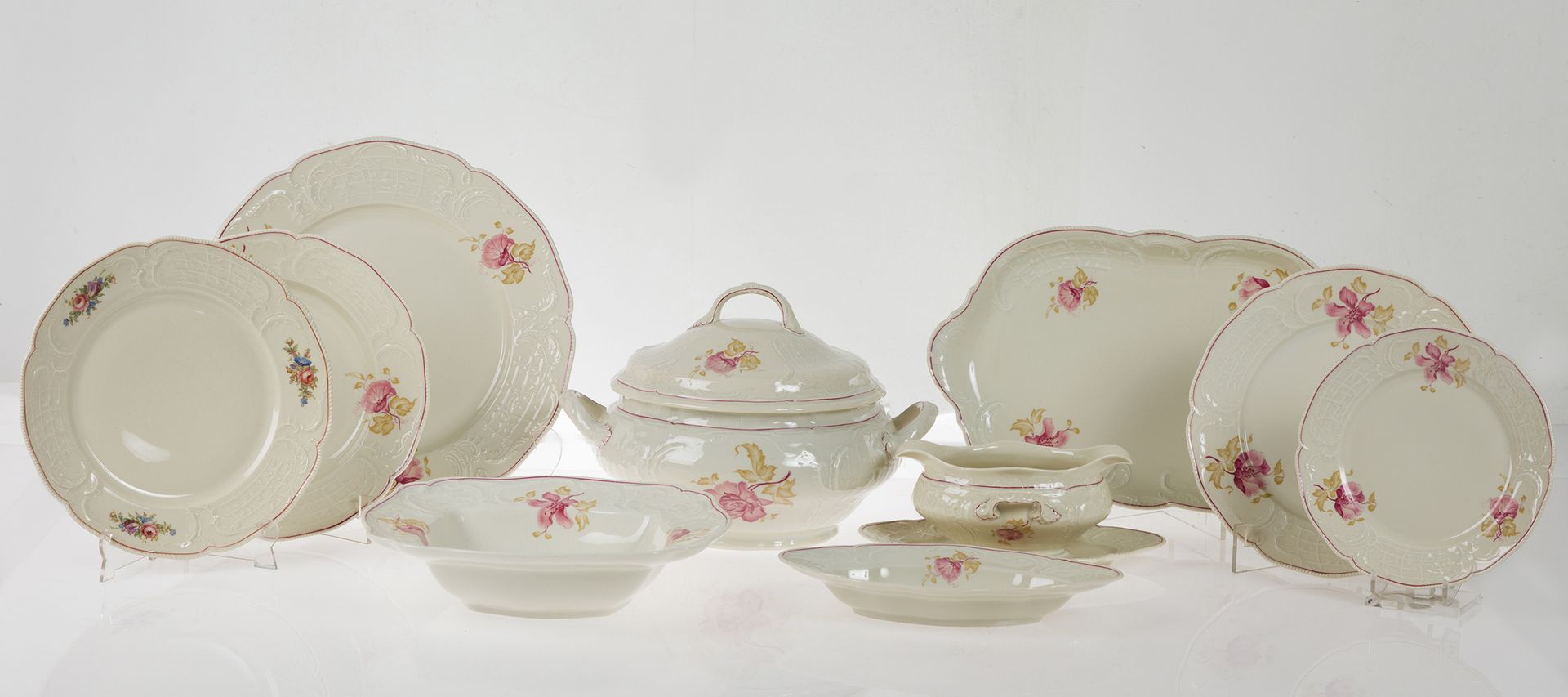 Porcelain tableware with floral decoration Rosenthal Germany 20th c. Elfenbeinfa&hellip;