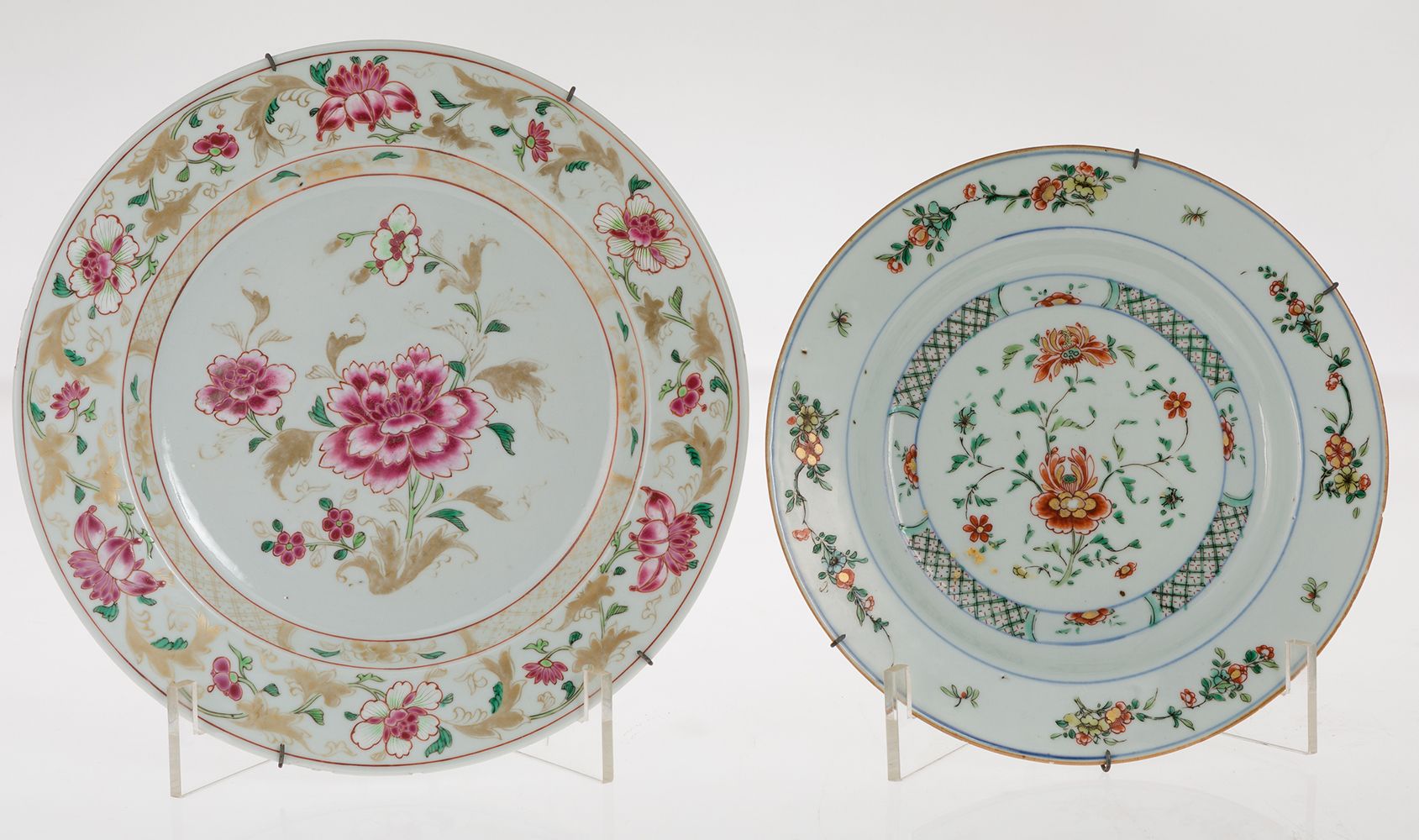Two Cia Indias porcelain plates 两件中国瓷器拍品 印度公司 XIX世纪。其中一个来自粉色家族，另一个来自绿色家族 测量：直径26&hellip;