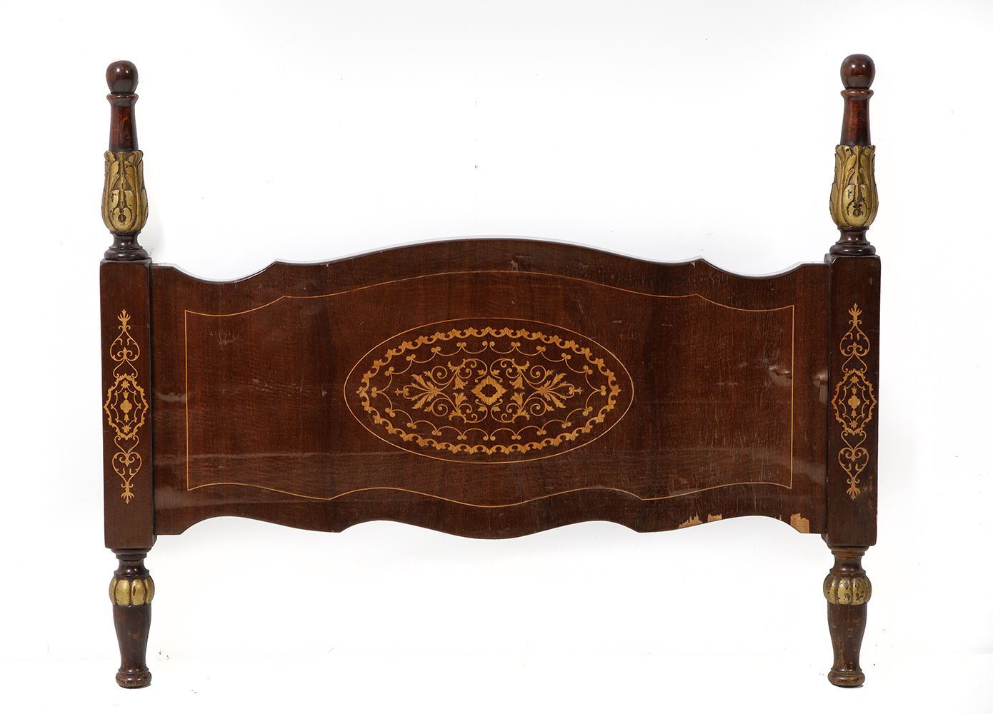 Marquetry wood footboar 19世纪红木清漆木质脚板。镶嵌的植物储备. 93 x 113 cm.