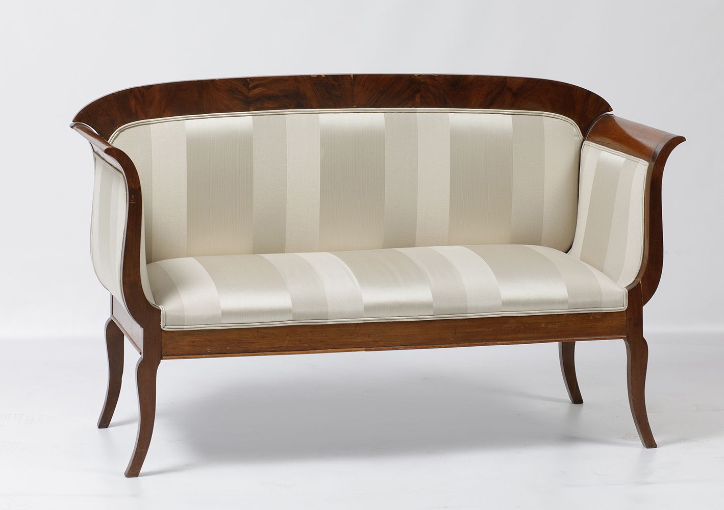 Sofa in mahogany palm Canapé anglais S.XIX en bois d'acajou . 92 x 15 x 54 cm.