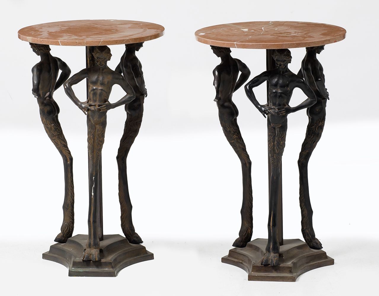 Pair of marble three-figure candlesticks 一对大理石包覆的烛台，有镀金的金属脚，形状是小鹿，灵感来自20世纪的罗马模型。&hellip;